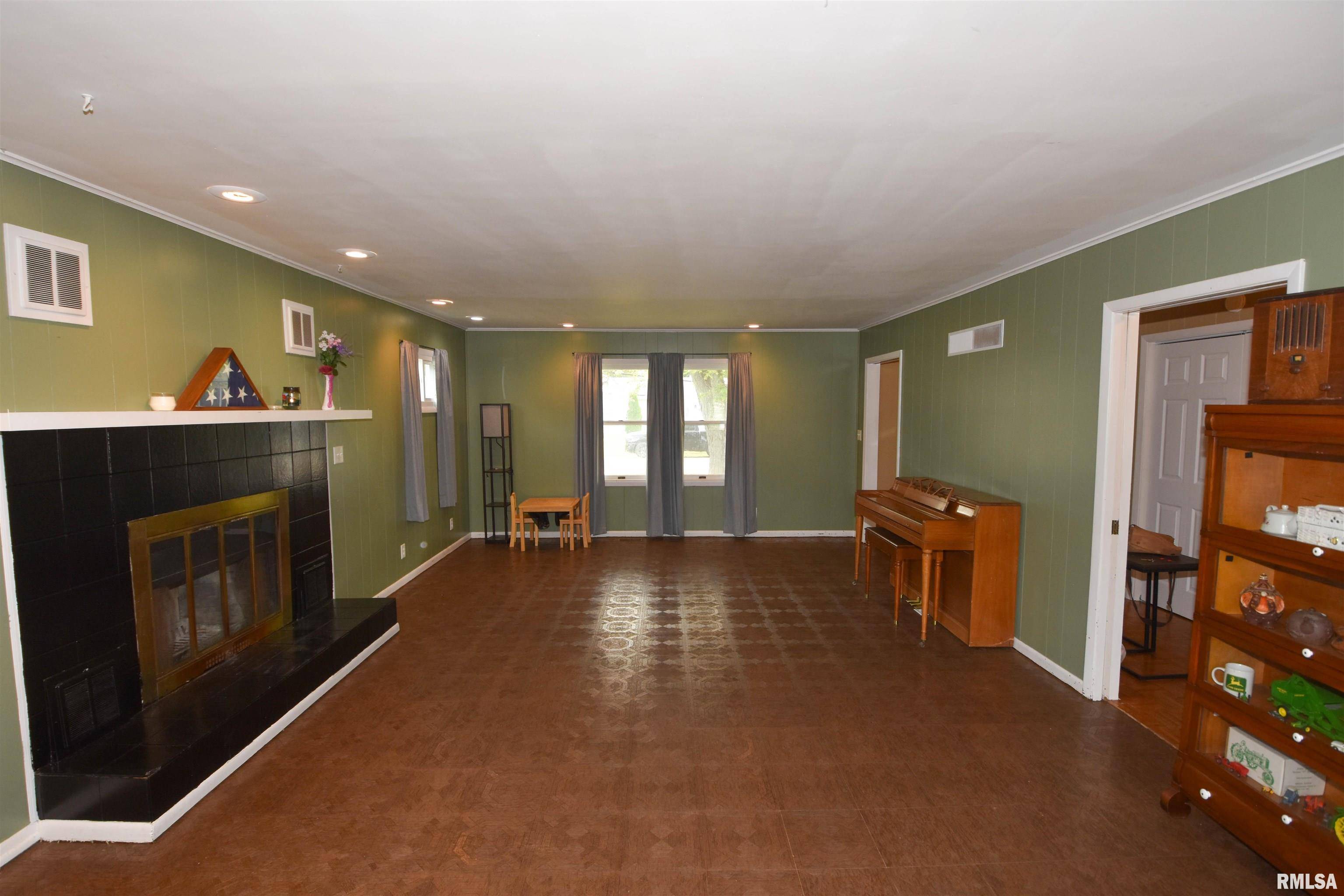 Peoria, IL 61615,10019 N SPRING LN