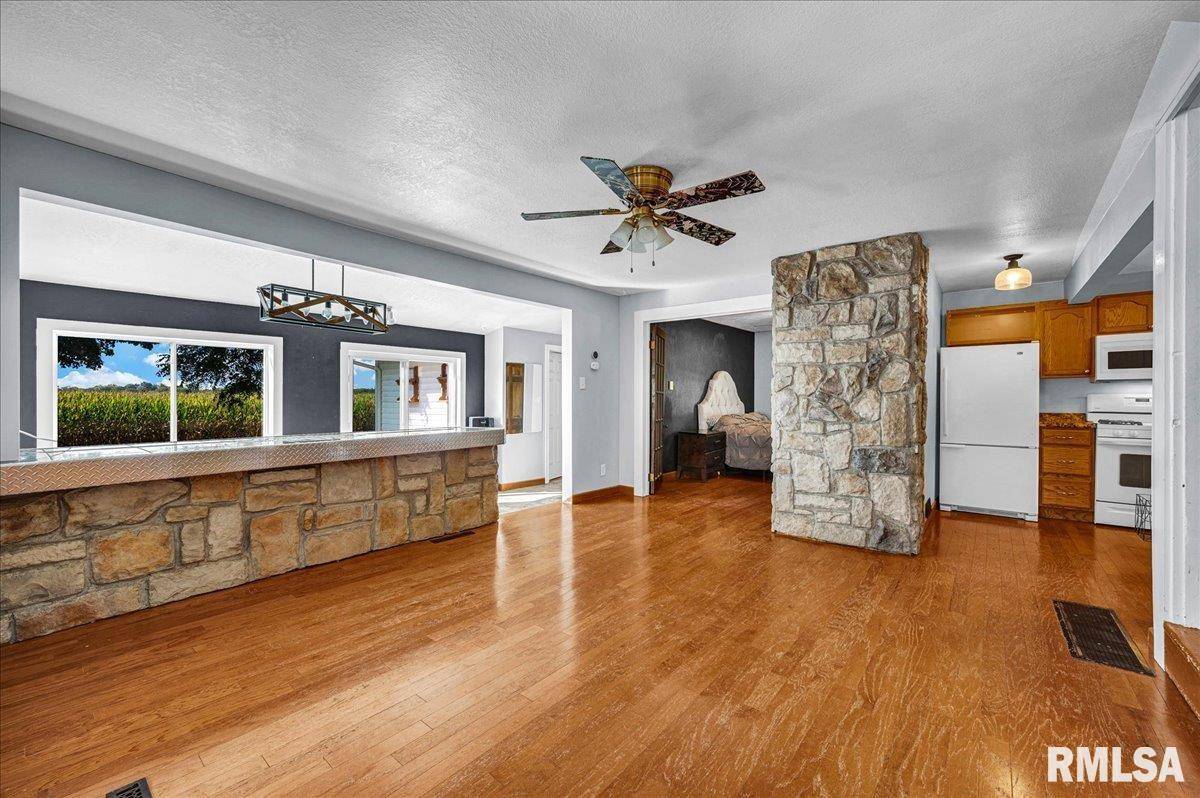 Chillicothe, IL 61523,1701 E OAKHURST LN