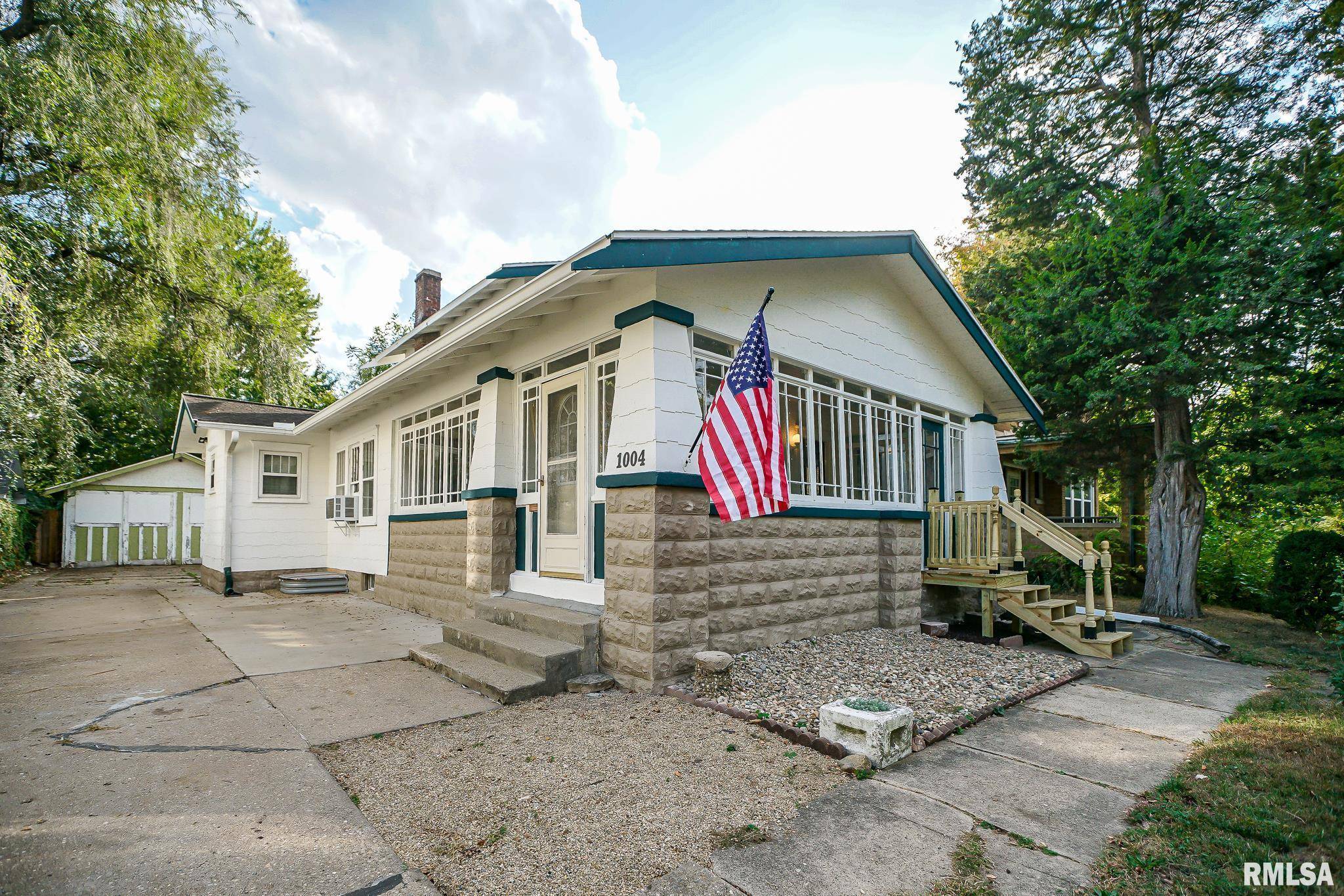 Pekin, IL 61554,1004 PARK AVE