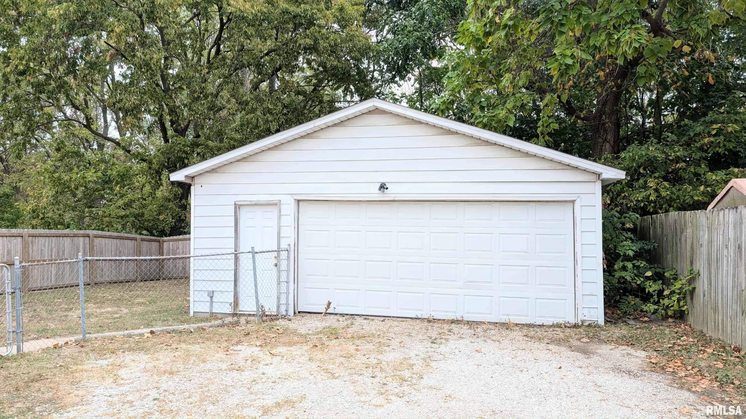 East Peoria, IL 61611,315 PEKIN AVE