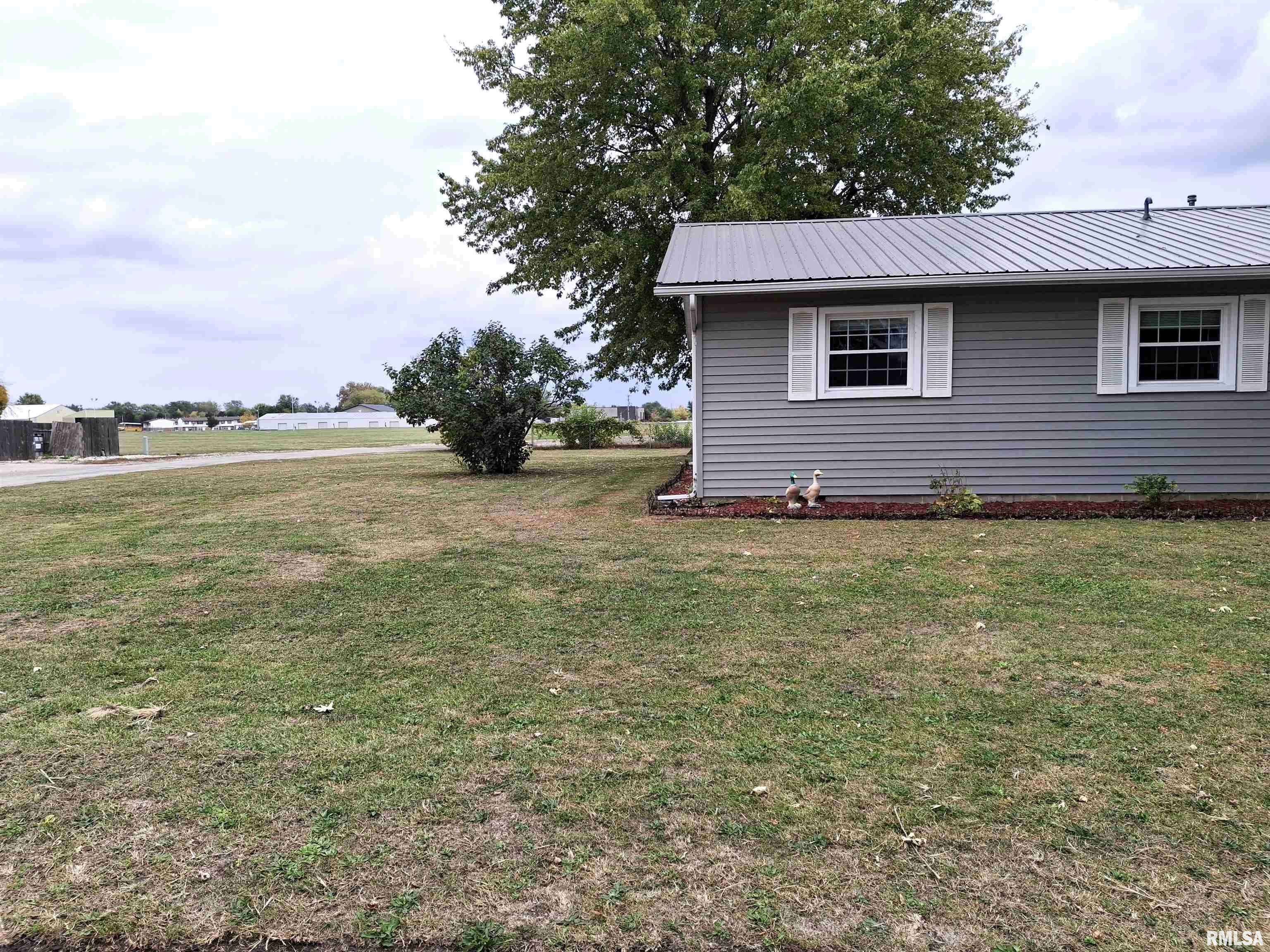 Canton, IL 61520,717 S 6TH AVE