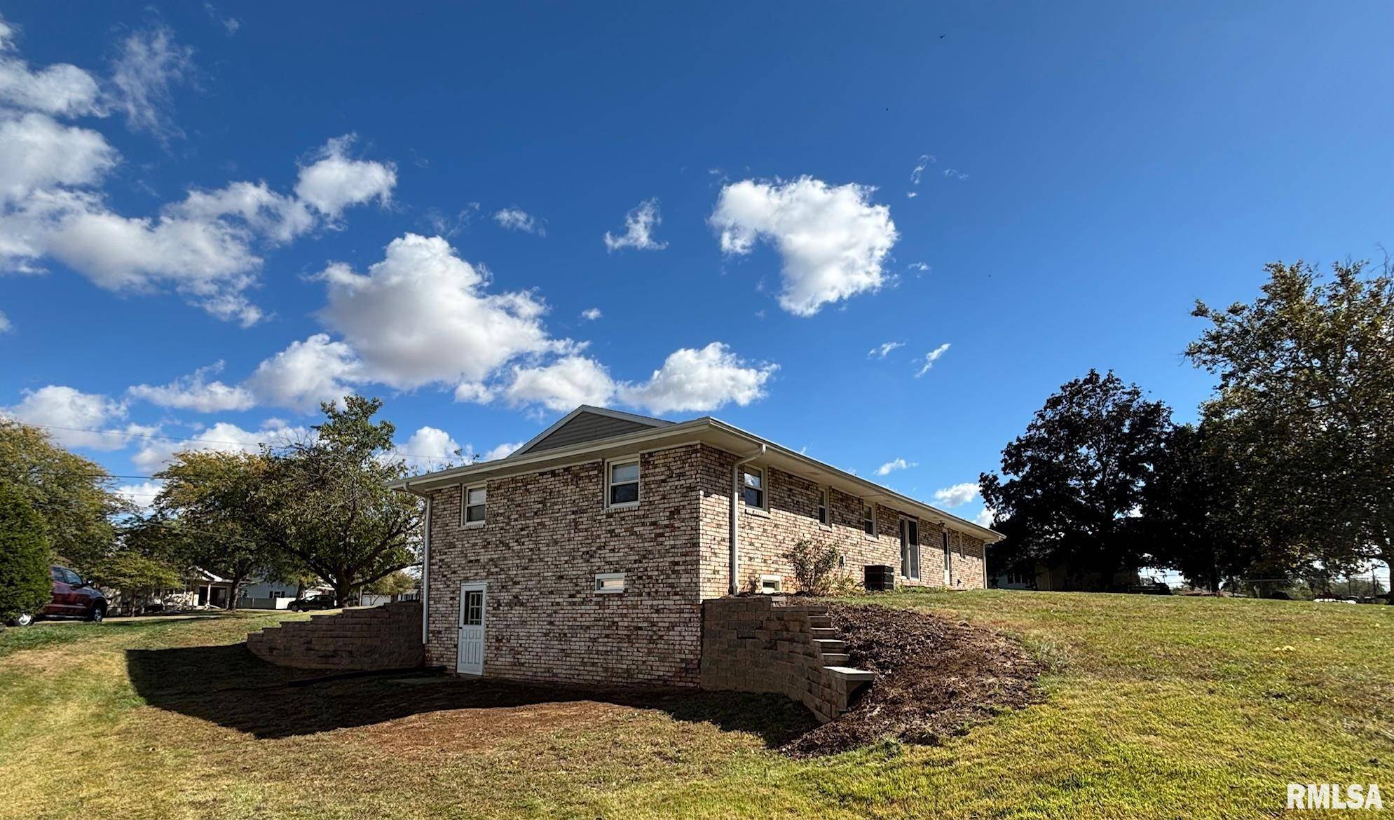 Pekin, IL 61554,207 HEMLOCK ST