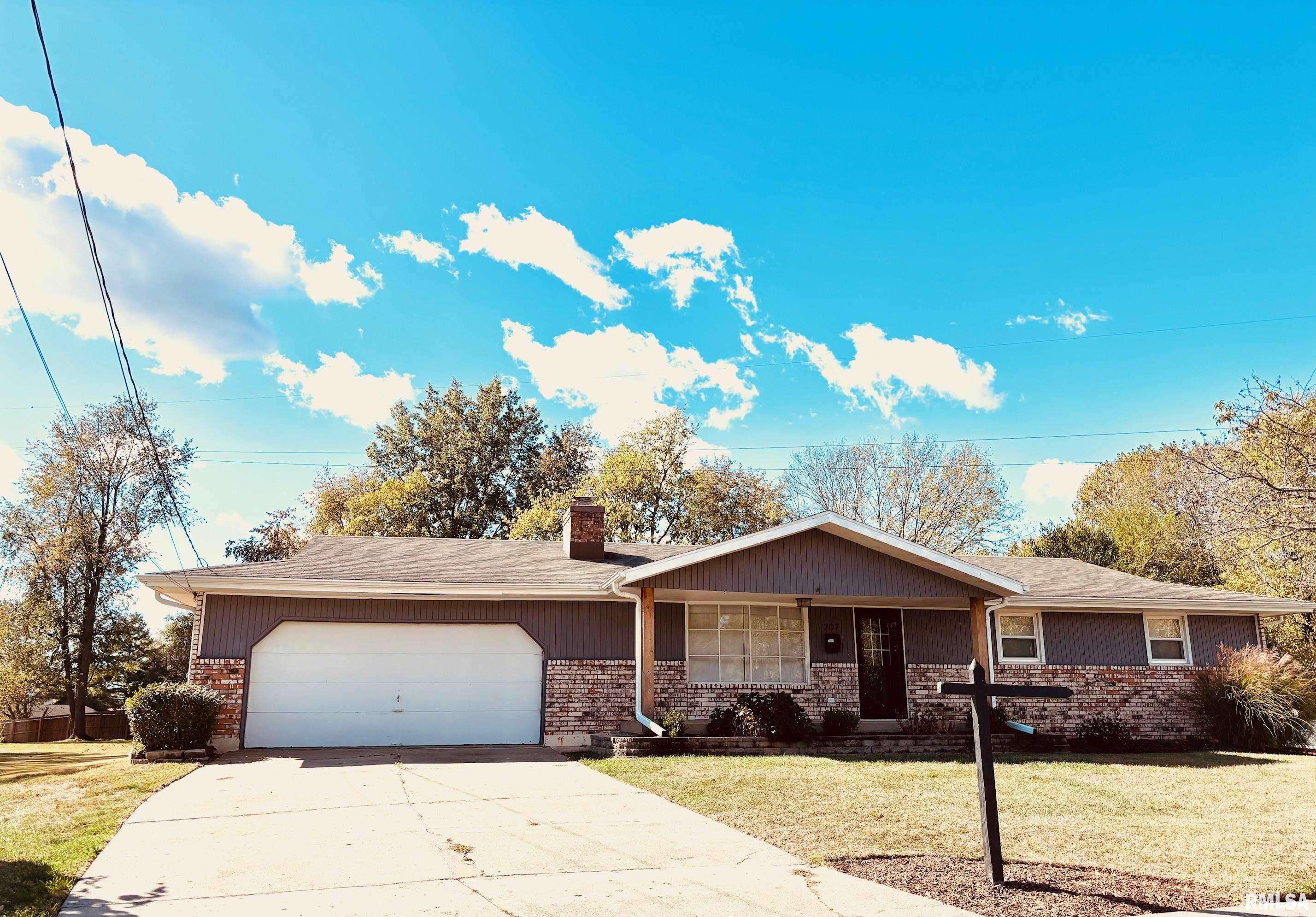 Pekin, IL 61554,207 HEMLOCK ST