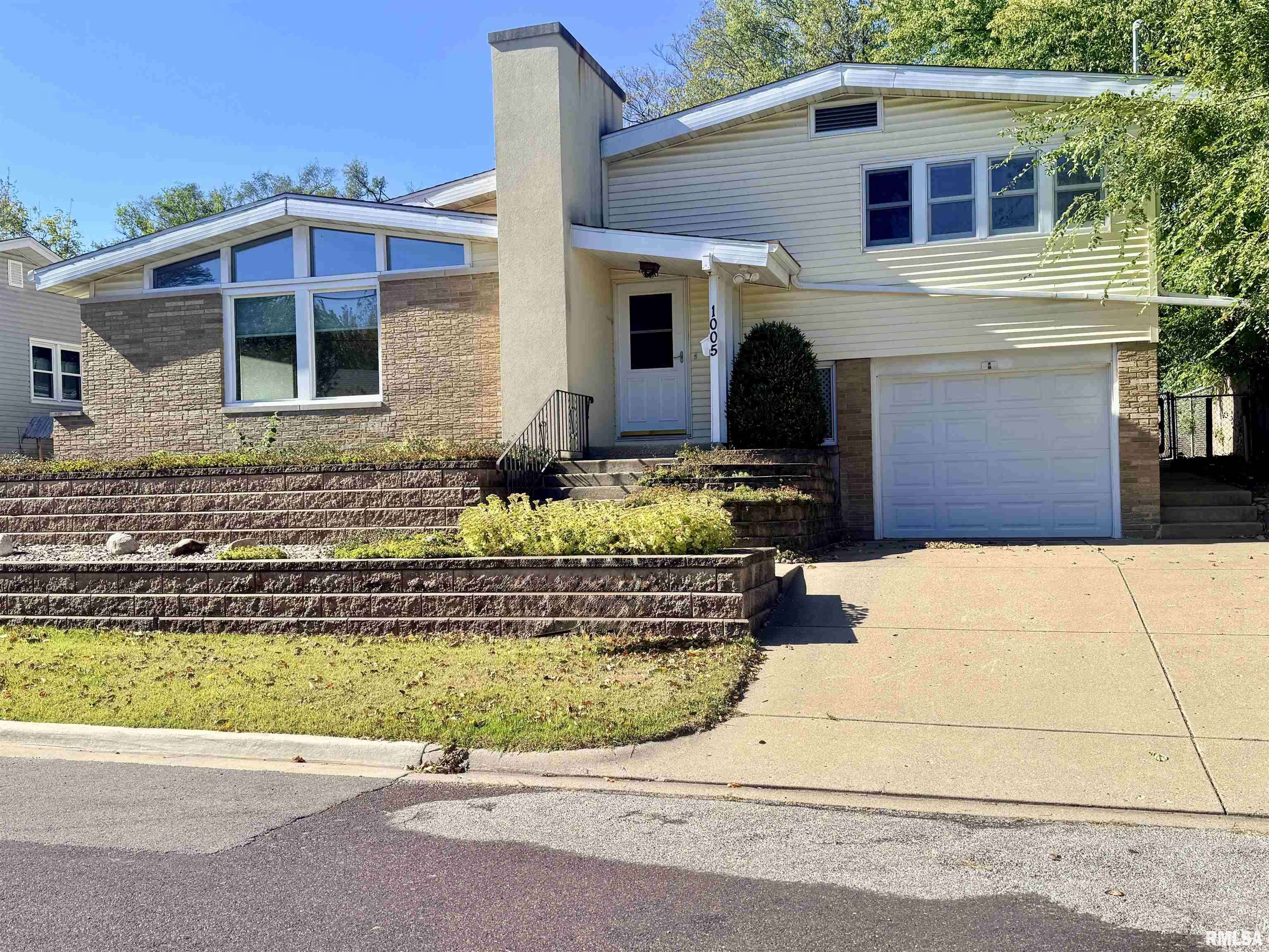 Pekin, IL 61554,1005 EDISON CT