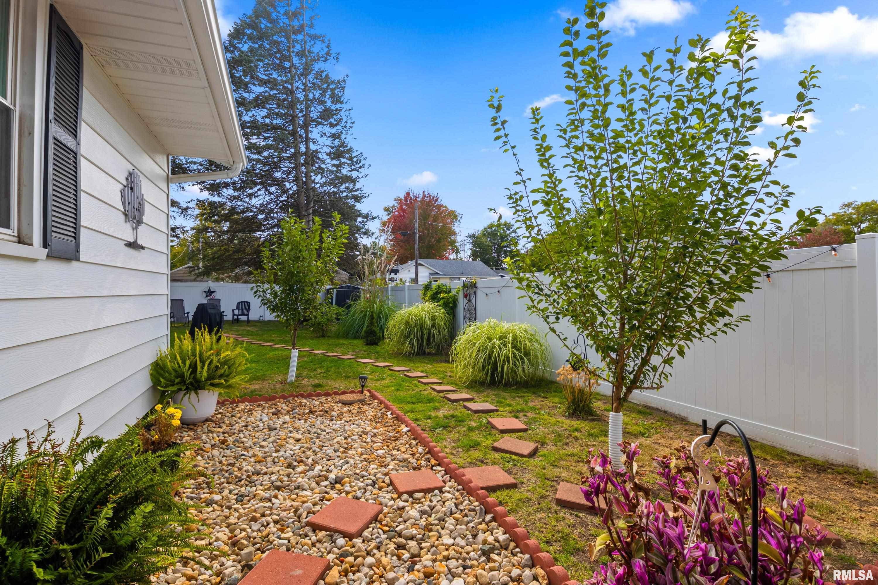 Canton, IL 61520,352 E BIRCH ST