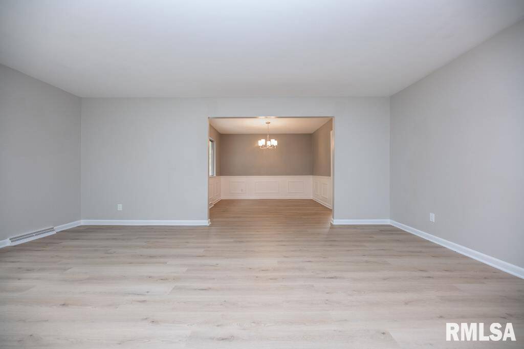 Peoria, IL 61615,9019 N LOCUST LN