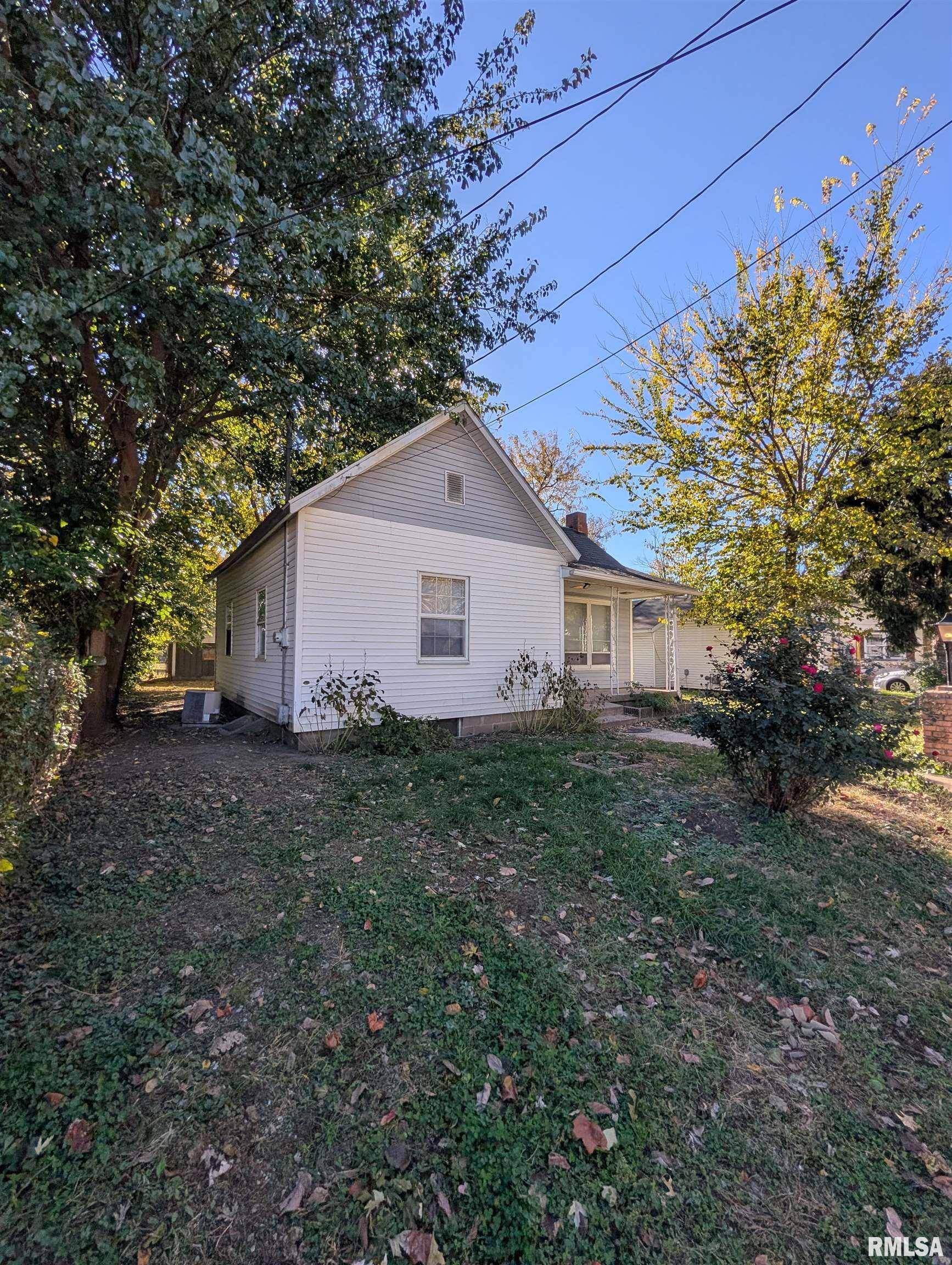 Canton, IL 61520,944 E WALNUT AVE