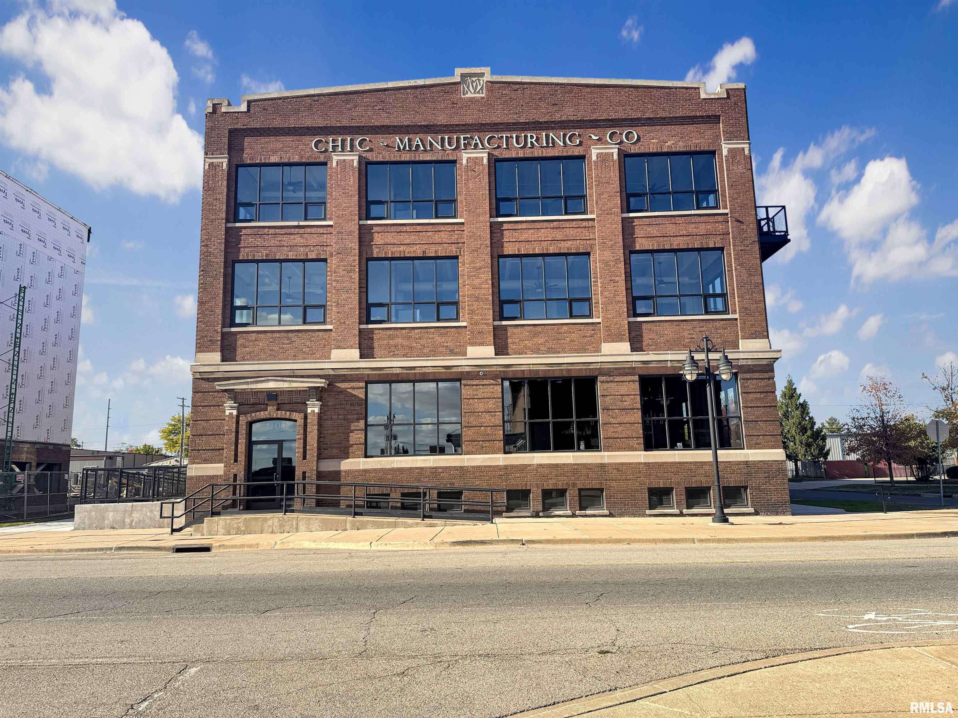 Peoria, IL 61602,1001 SW ADAMS ST #307