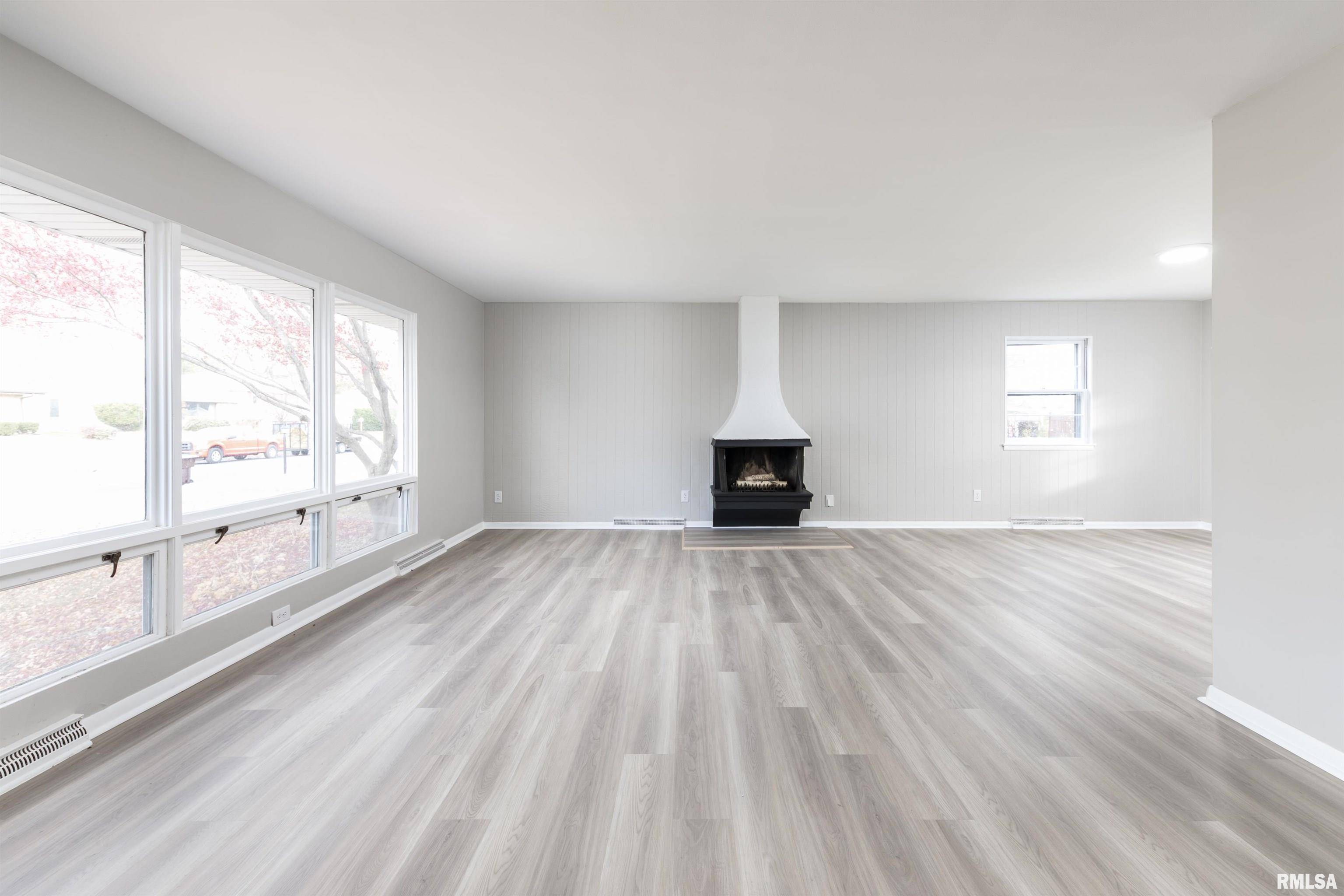 Peoria, IL 61614,324 W IVY LN