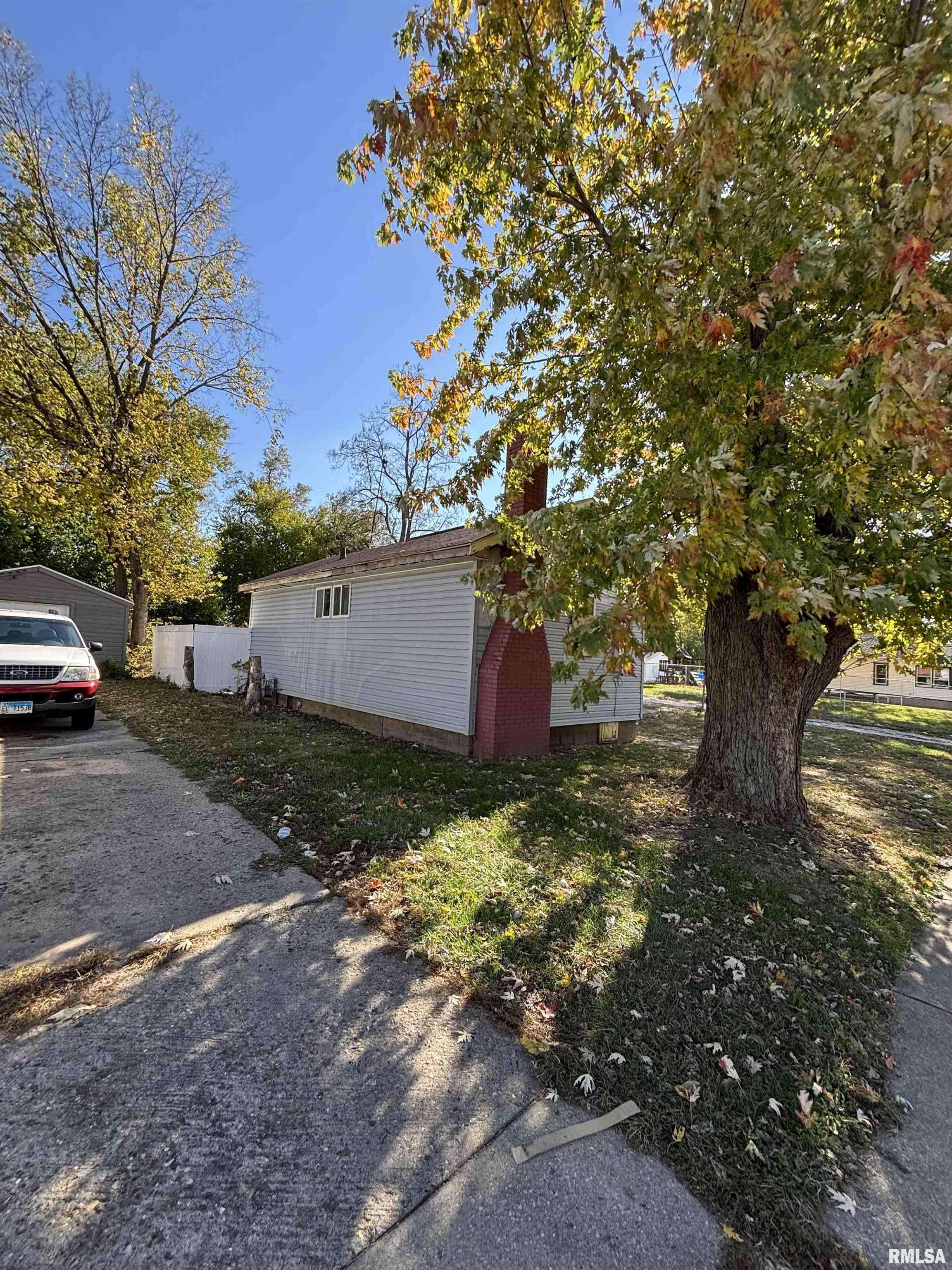 Peoria, IL 61605,1516 S WESTMORELAND AVE