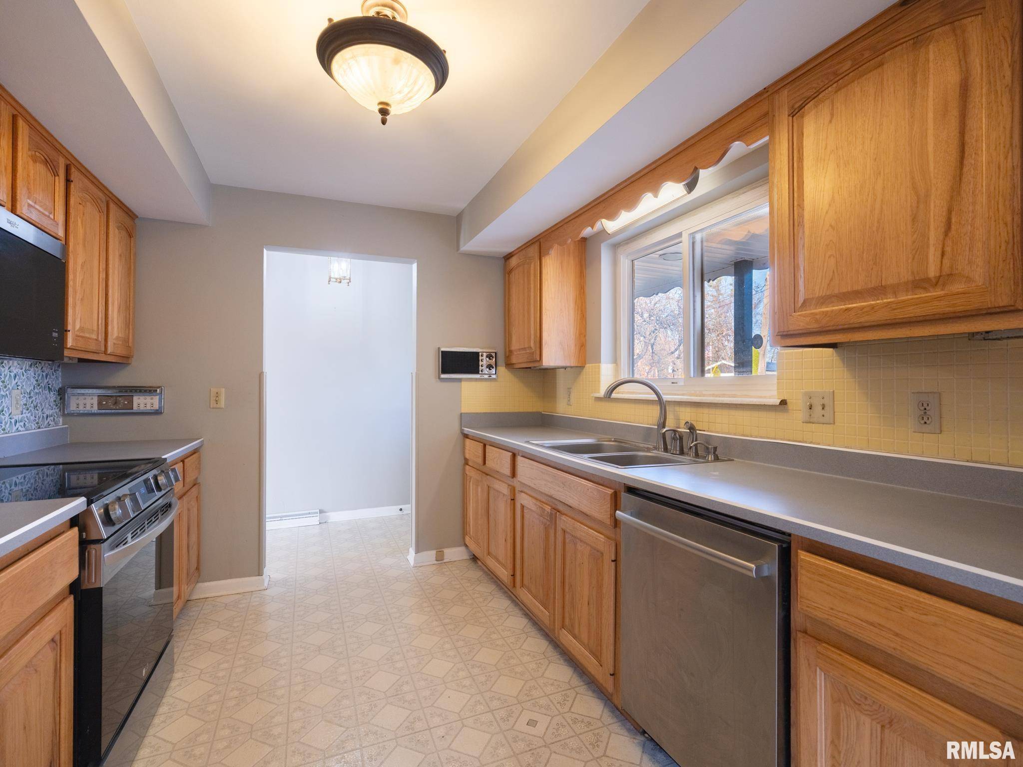 Peoria, IL 61604,2523 N ROCKWOOD DR