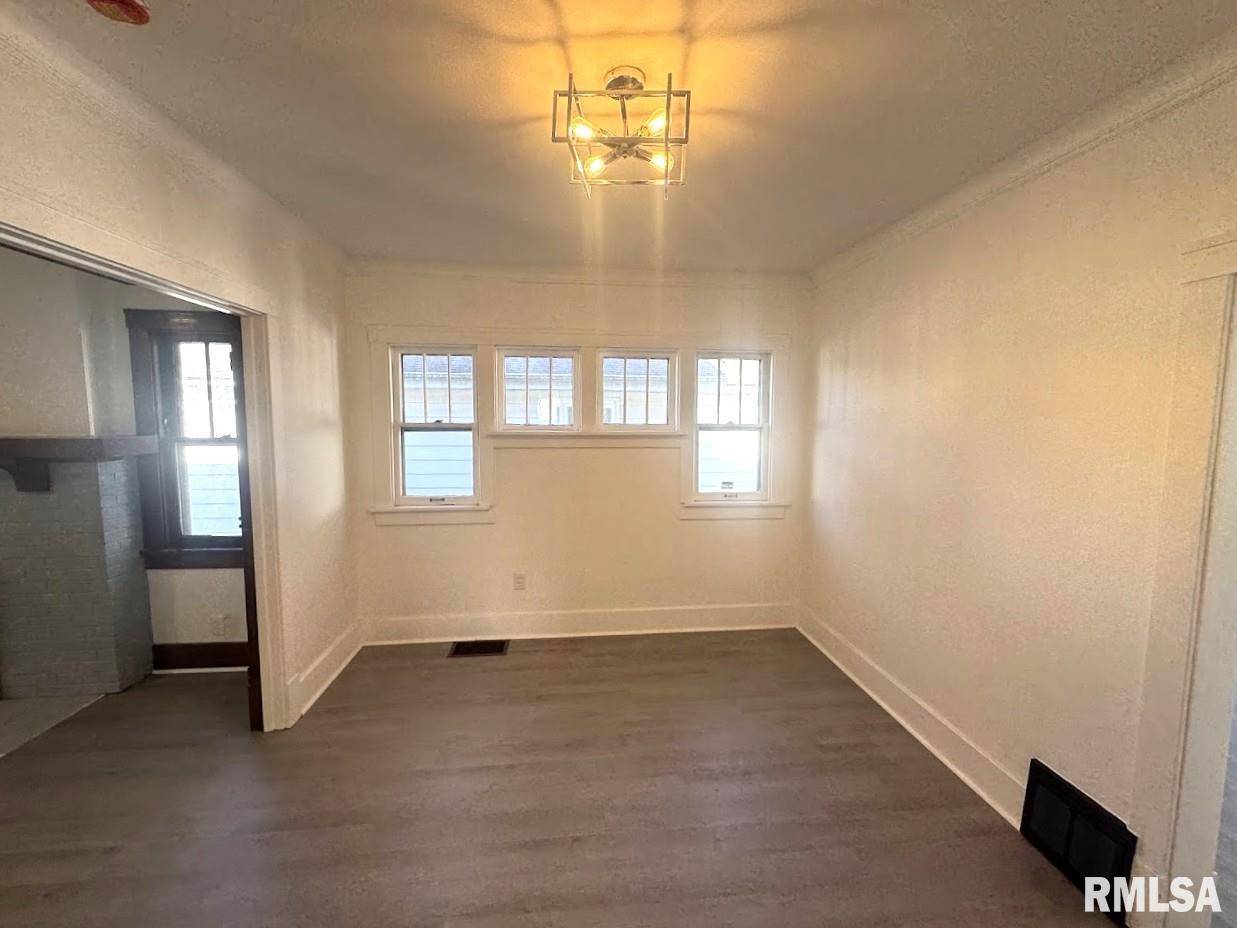 Peoria, IL 61604,2304 N ELLIS AVE