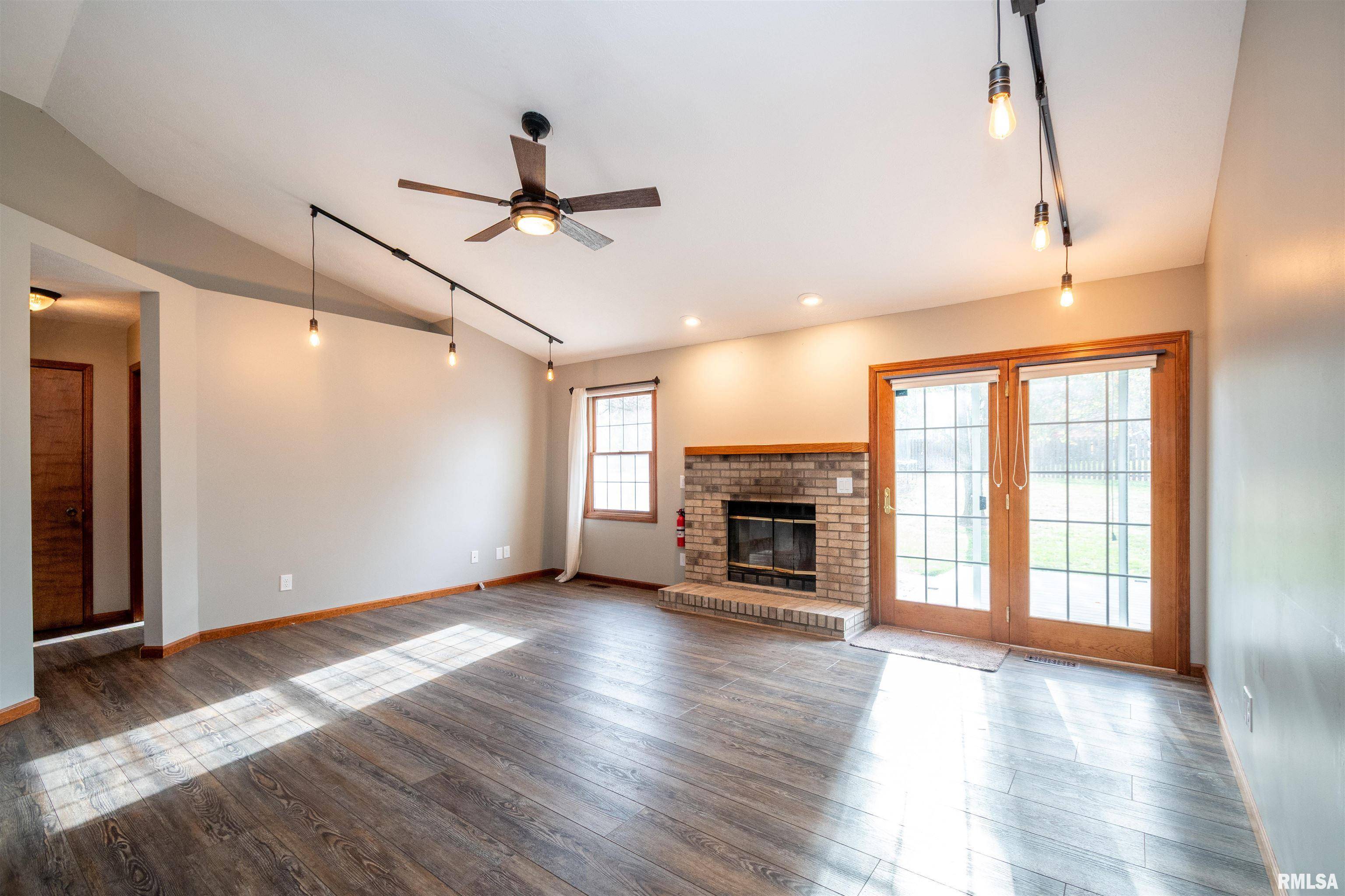 Germantown Hills, IL 61548,418 BAYSIDE DR