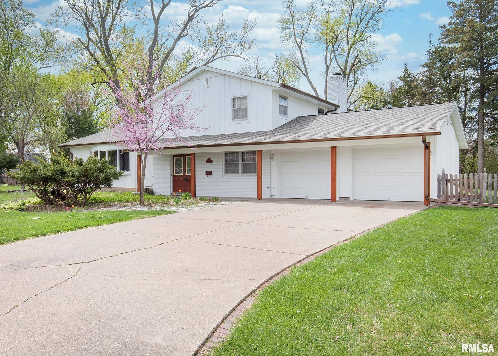 Bettendorf, IA 52722,18 SUNSET CIR