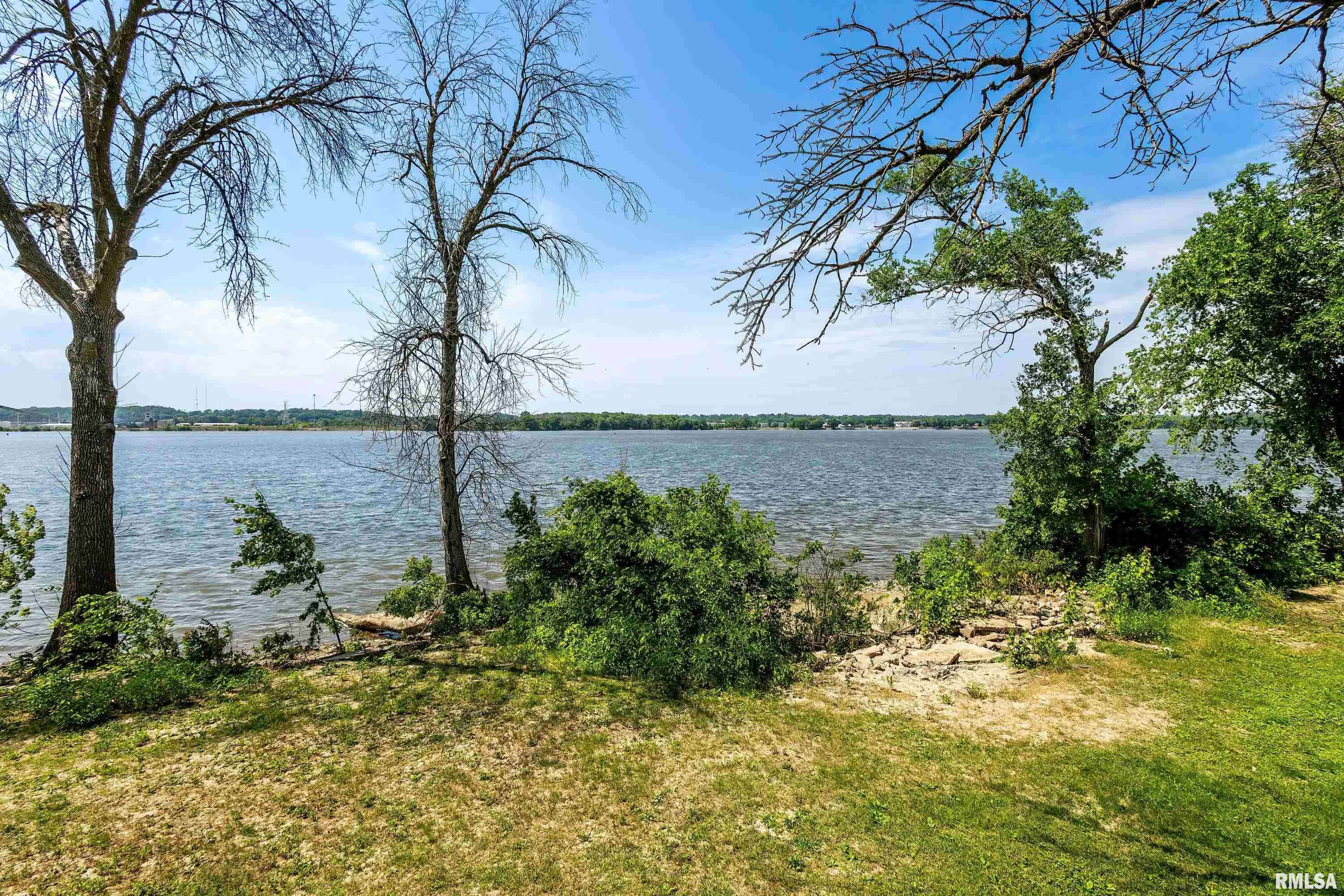 East Moline, IL 61244,338 ISLAND AVE