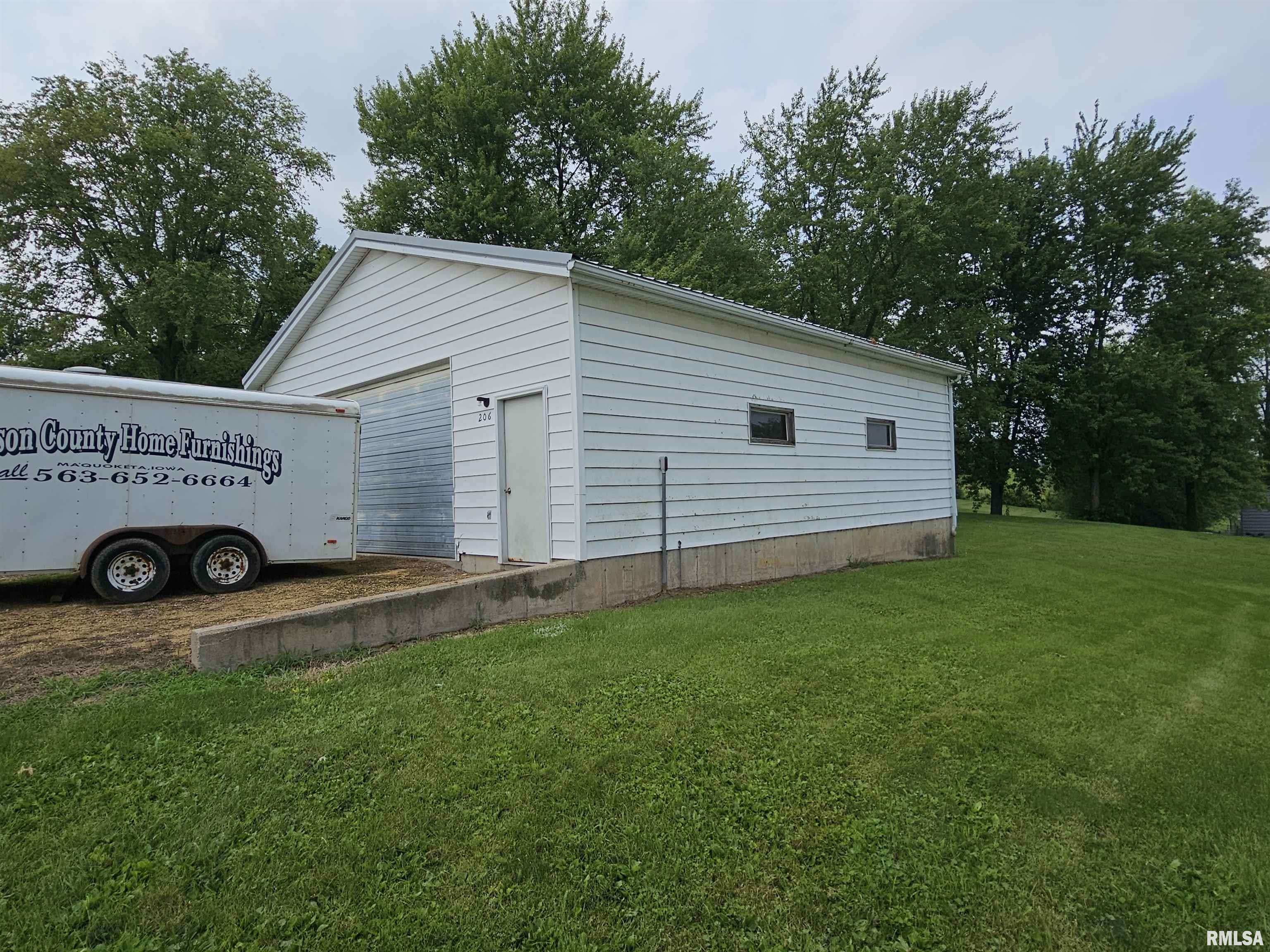 Welton, IA 52774,202 Welton Iron ST