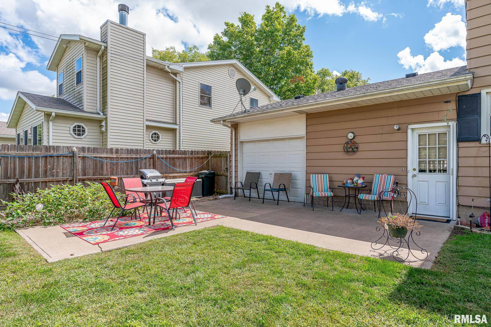 Camanche, IA 52730,900 14TH PL