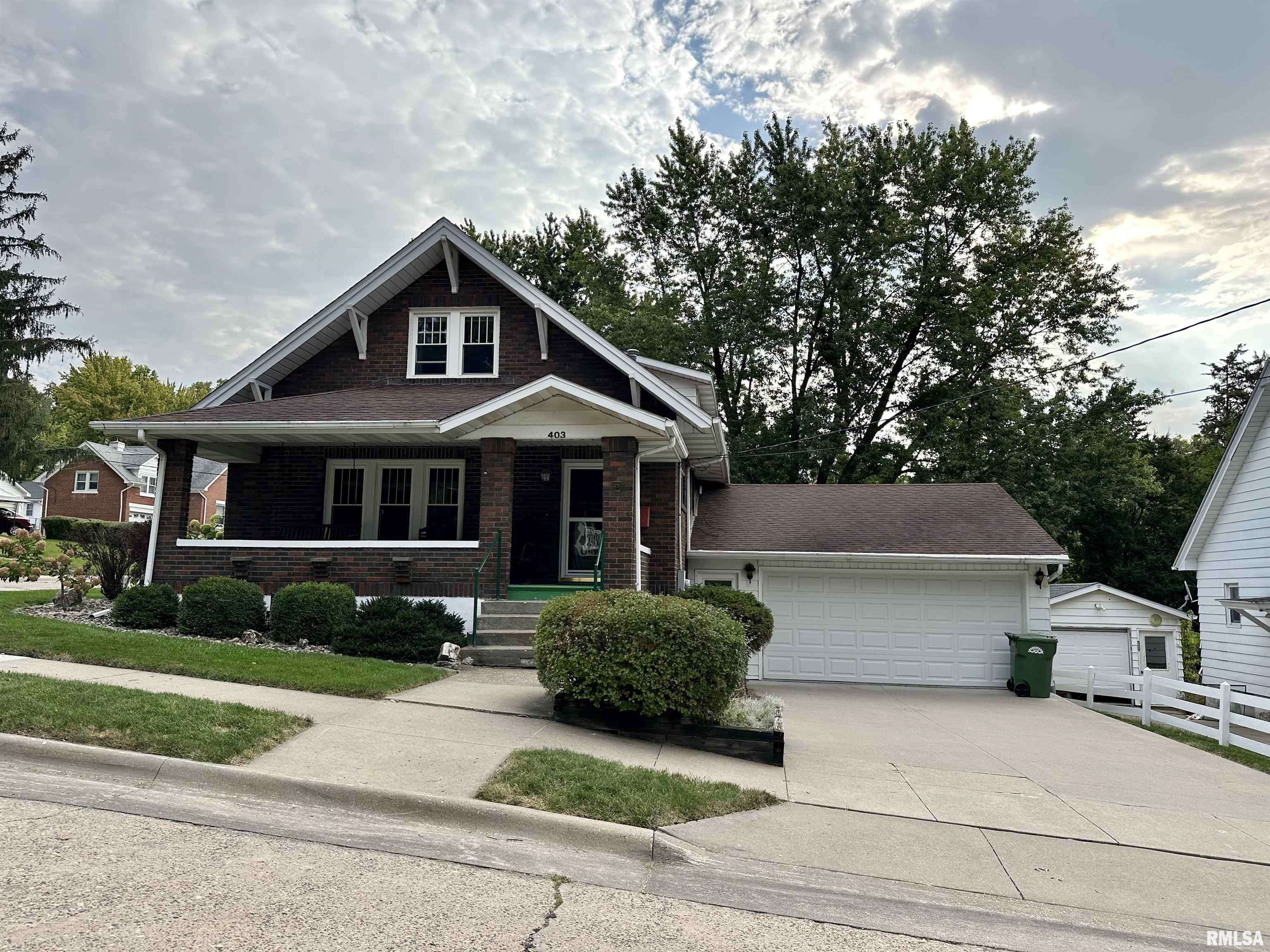 Clinton, IA 52732,403 MYRA PL