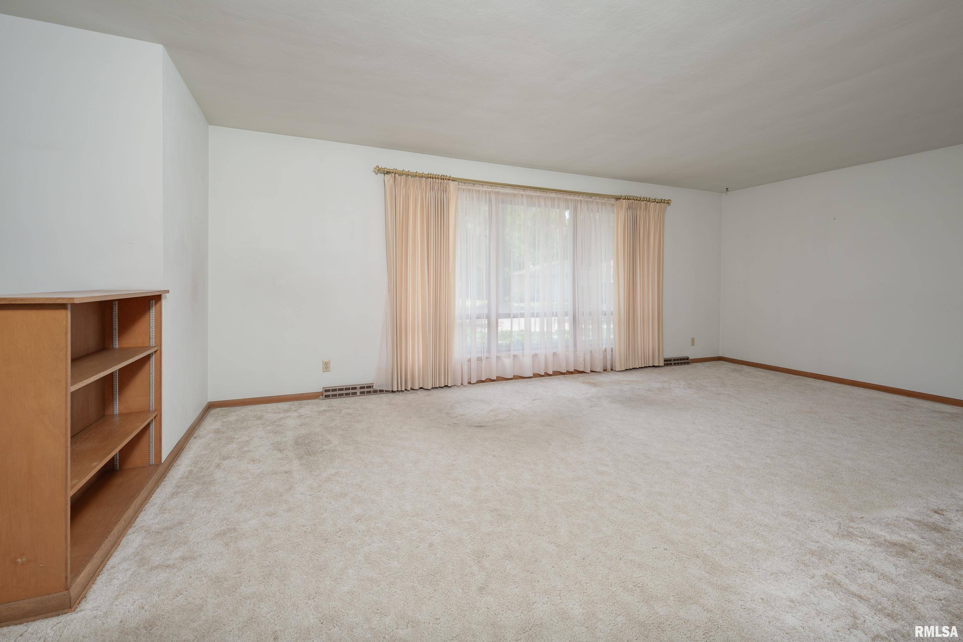 East Moline, IL 61244,2711 4TH Street A