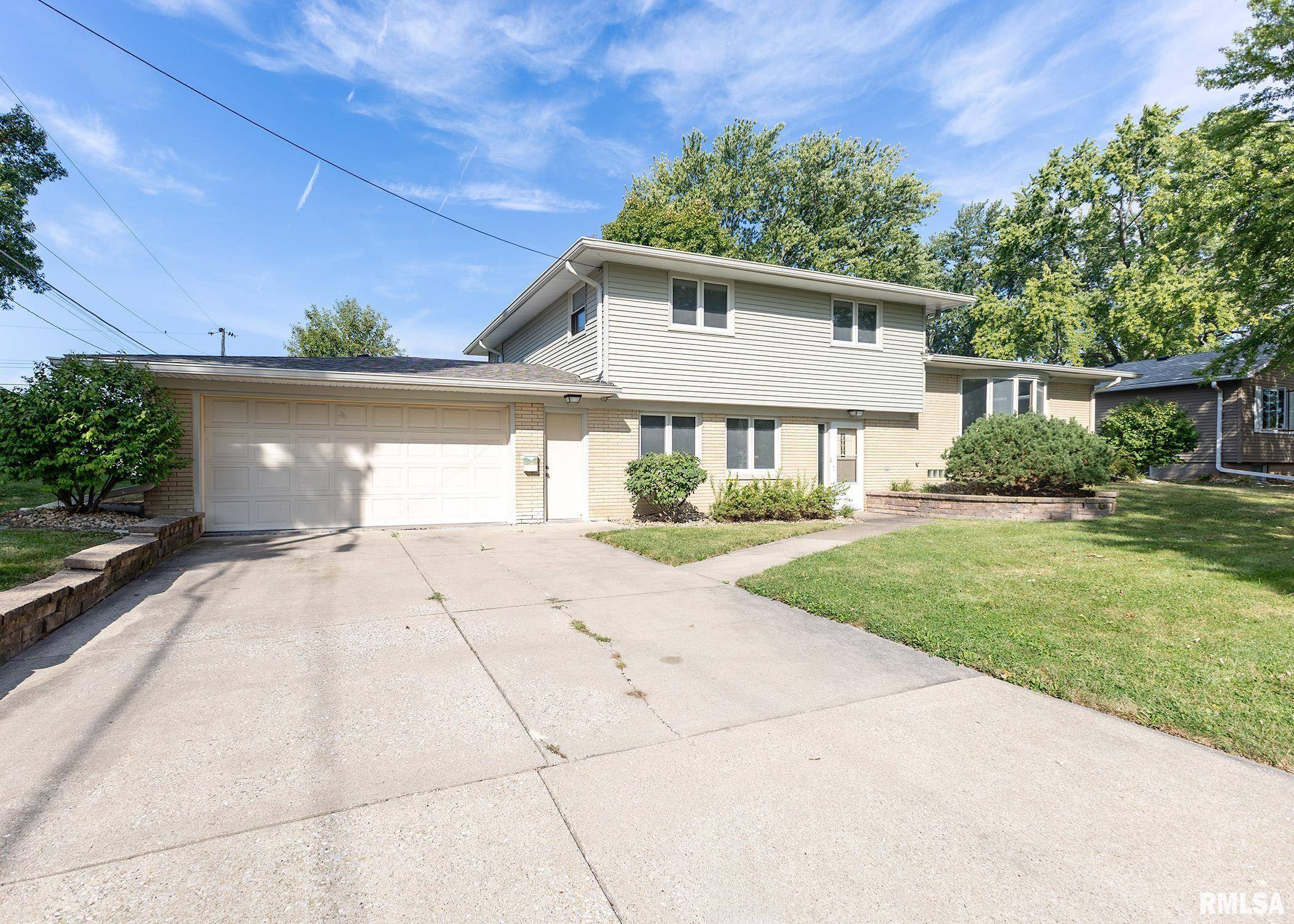 East Moline, IL 61244,3905 1ST ST