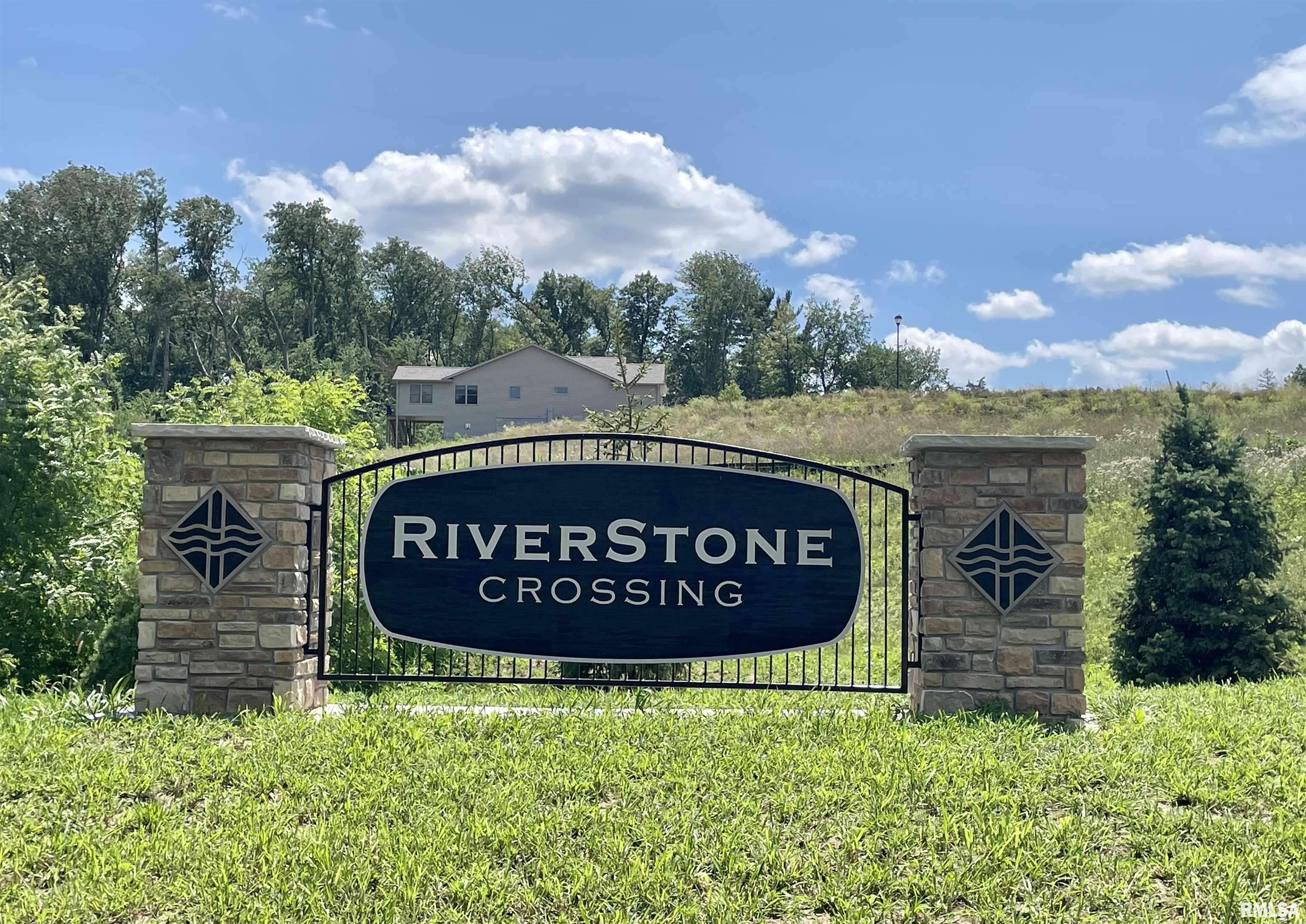 Clinton, IA 52732,915 Riverstone RD