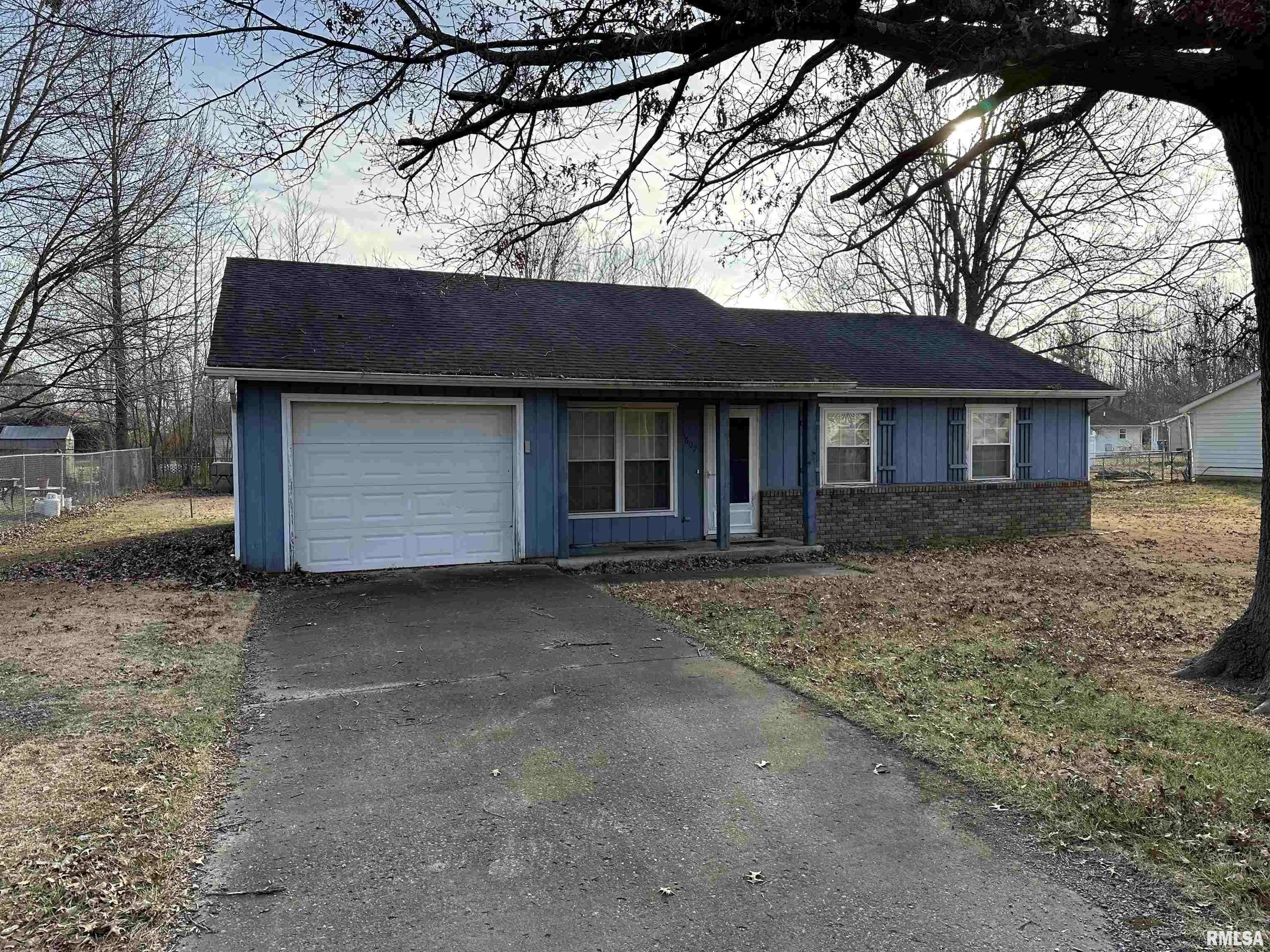 Marion, IL 62959,1607 E Pickett LN