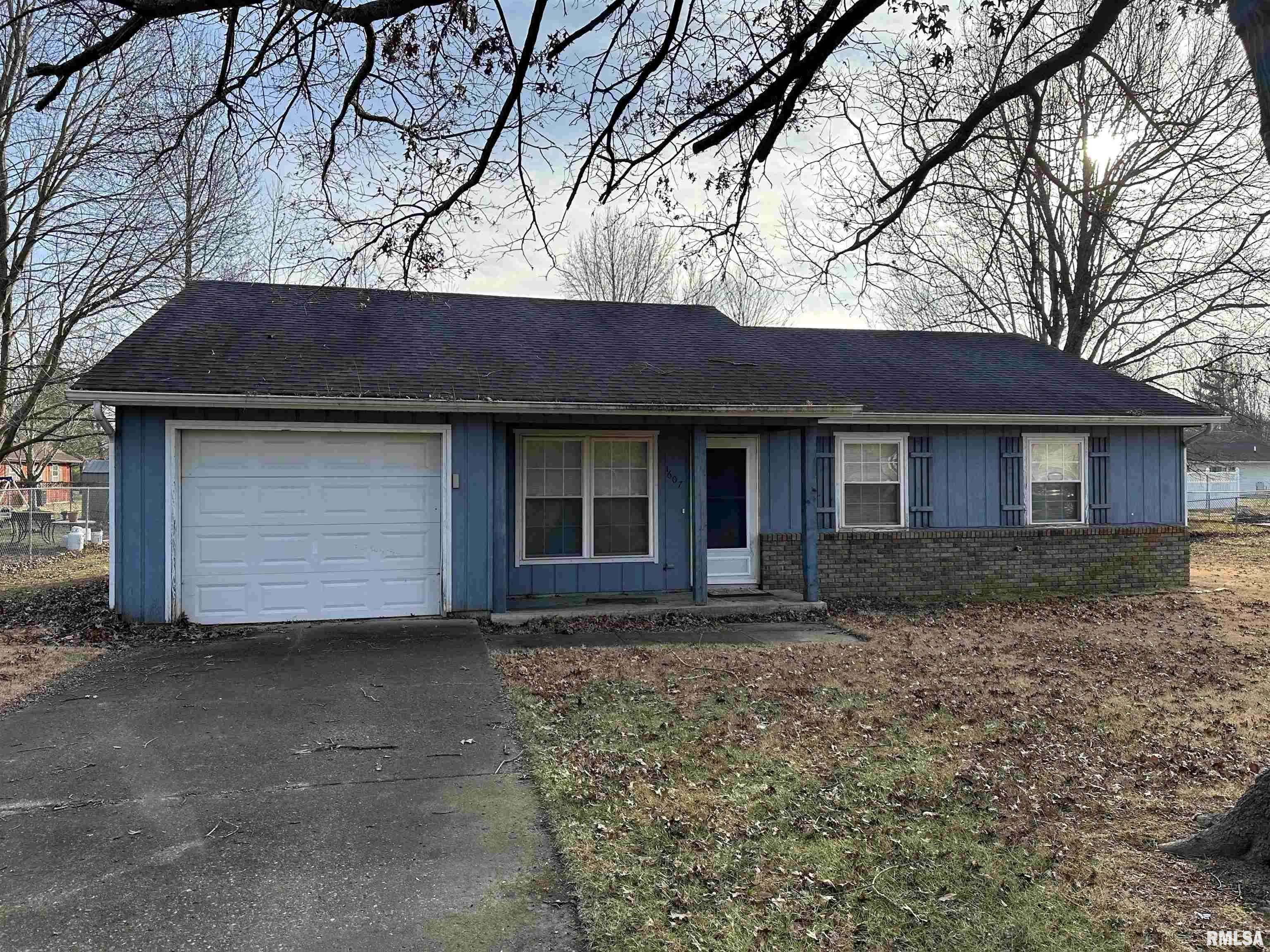 Marion, IL 62959,1607 E Pickett LN