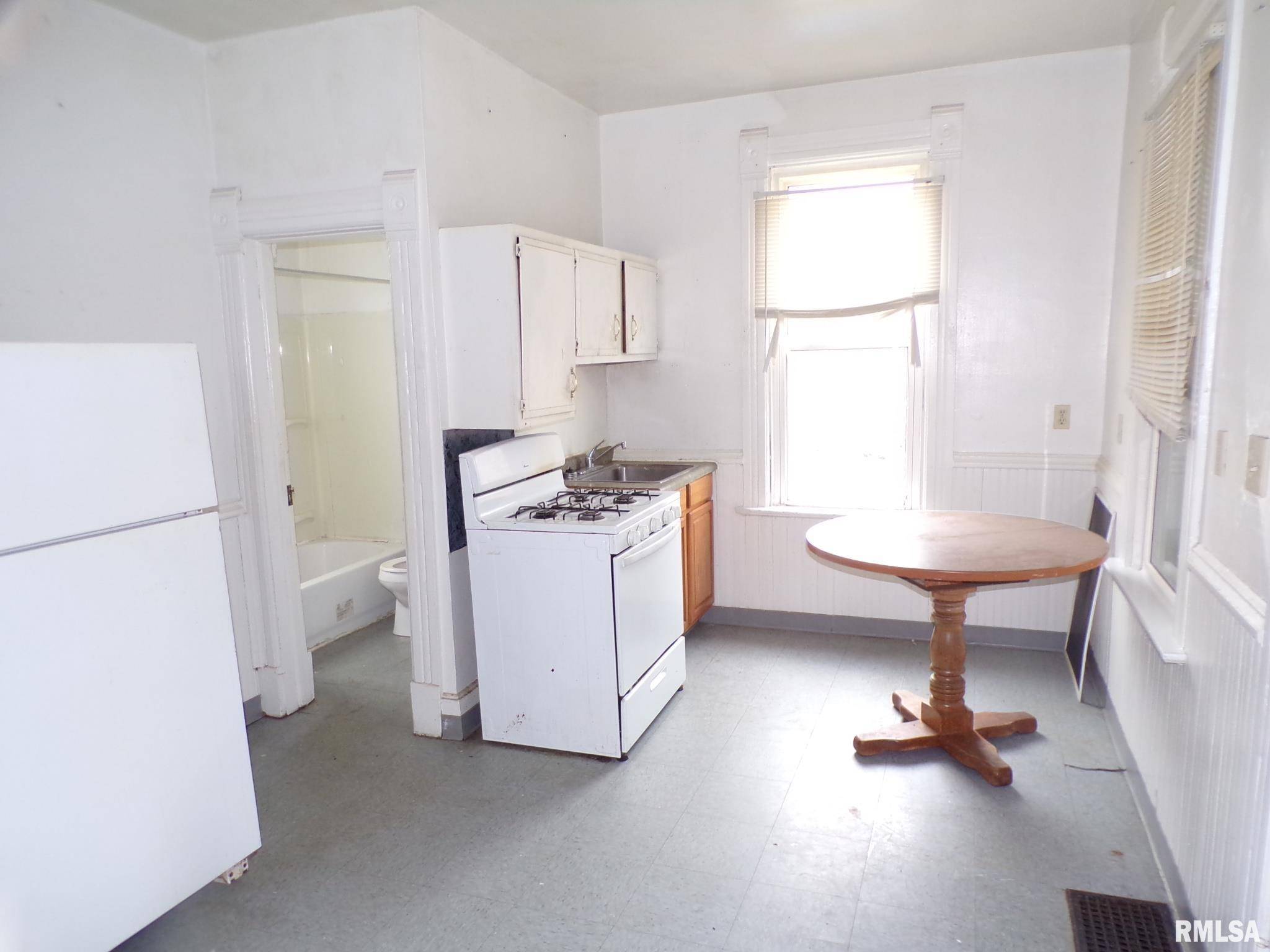 Davenport, IA 52802,1456 W 4TH ST