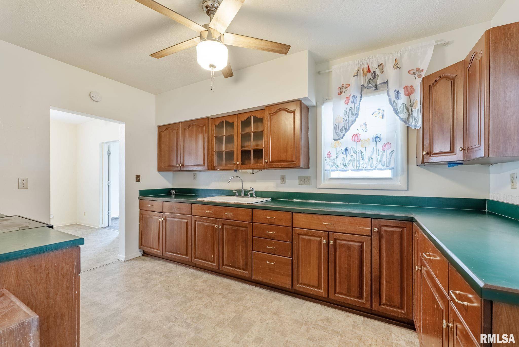 East Moline, IL 61244,720 20TH AVE