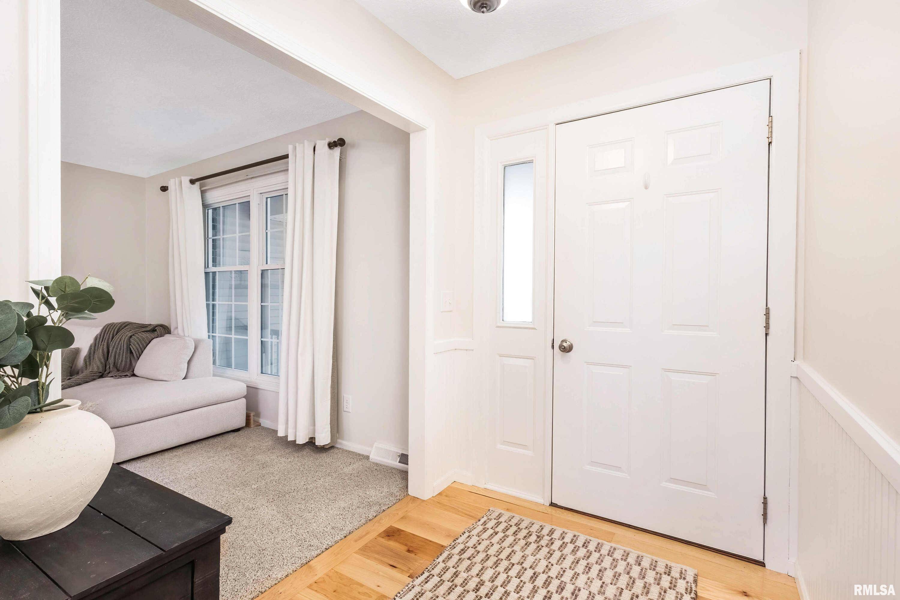 De Witt, IA 52742,1103 BROOKVIEW DR