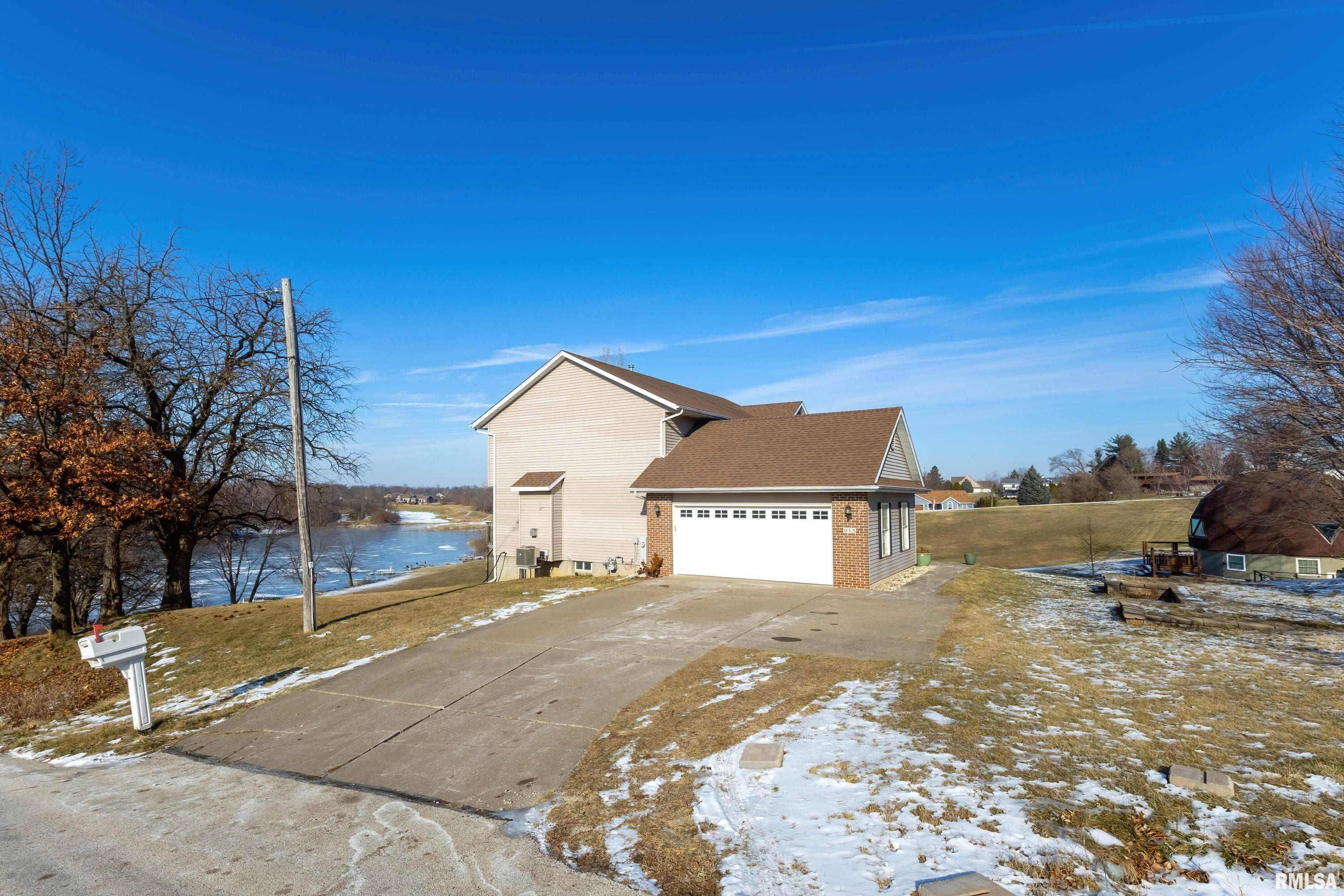 Sherrard, IL 61281,915 CRESTVIEW DR