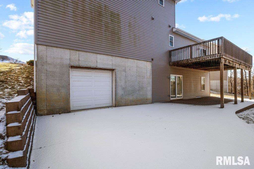 Le Claire, IA 52753,9 OAKLEY DR