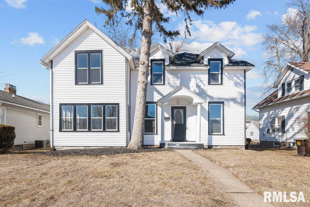 Fulton, IL 61252,807 14TH AVE