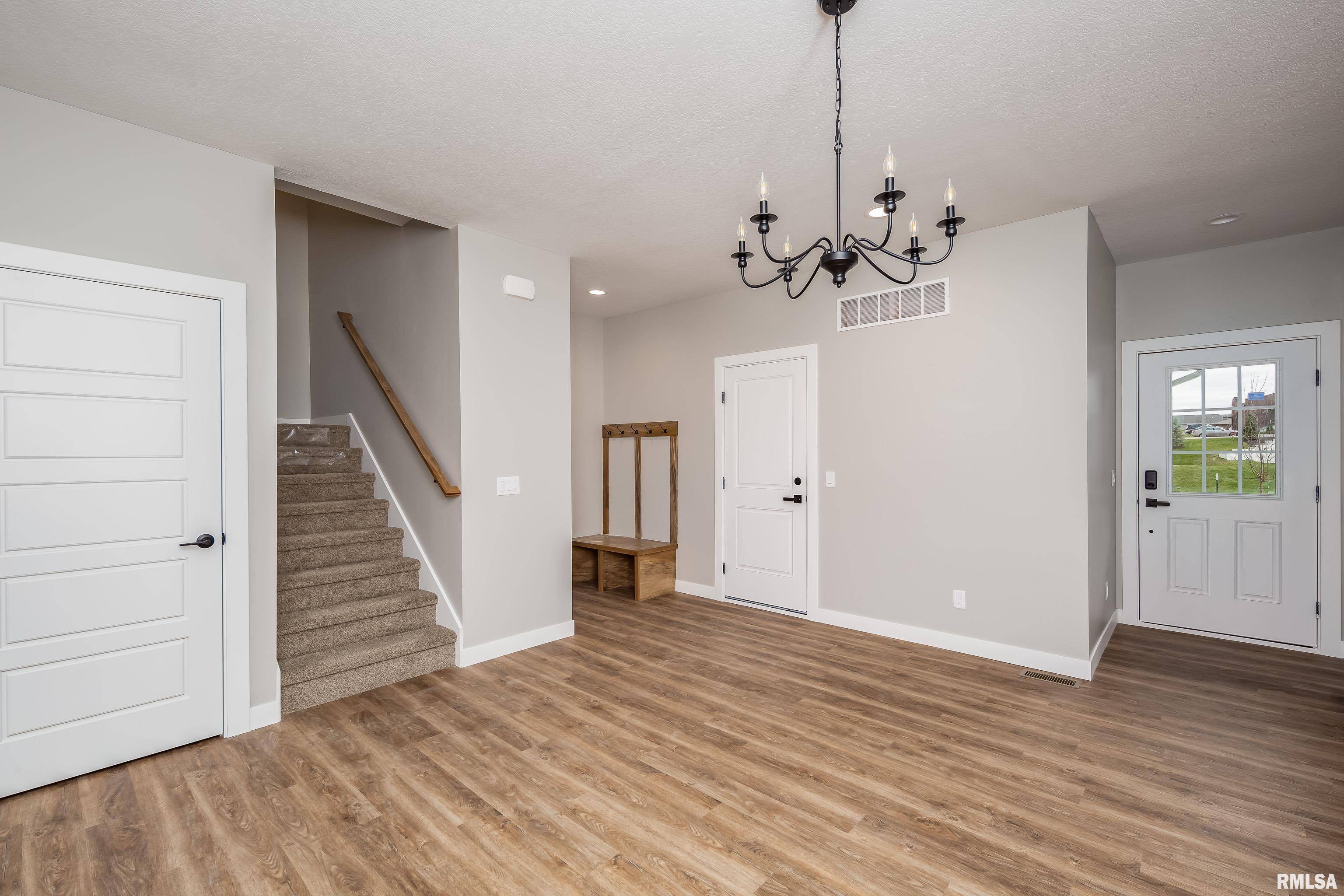 Bettendorf, IA 52722,5204 PANDIT DR