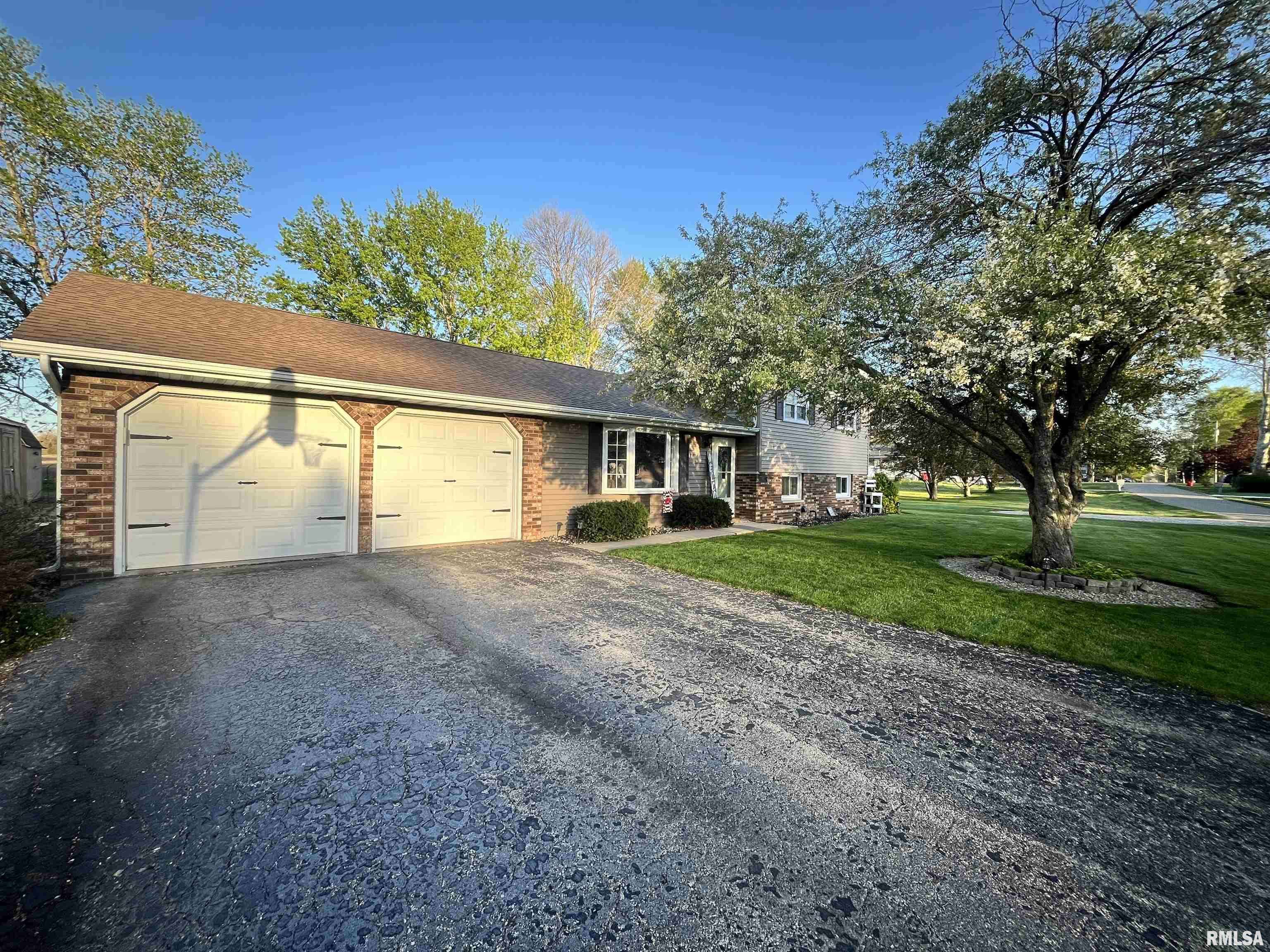 Yates City, IL 61572,400 N KELLOGG ST