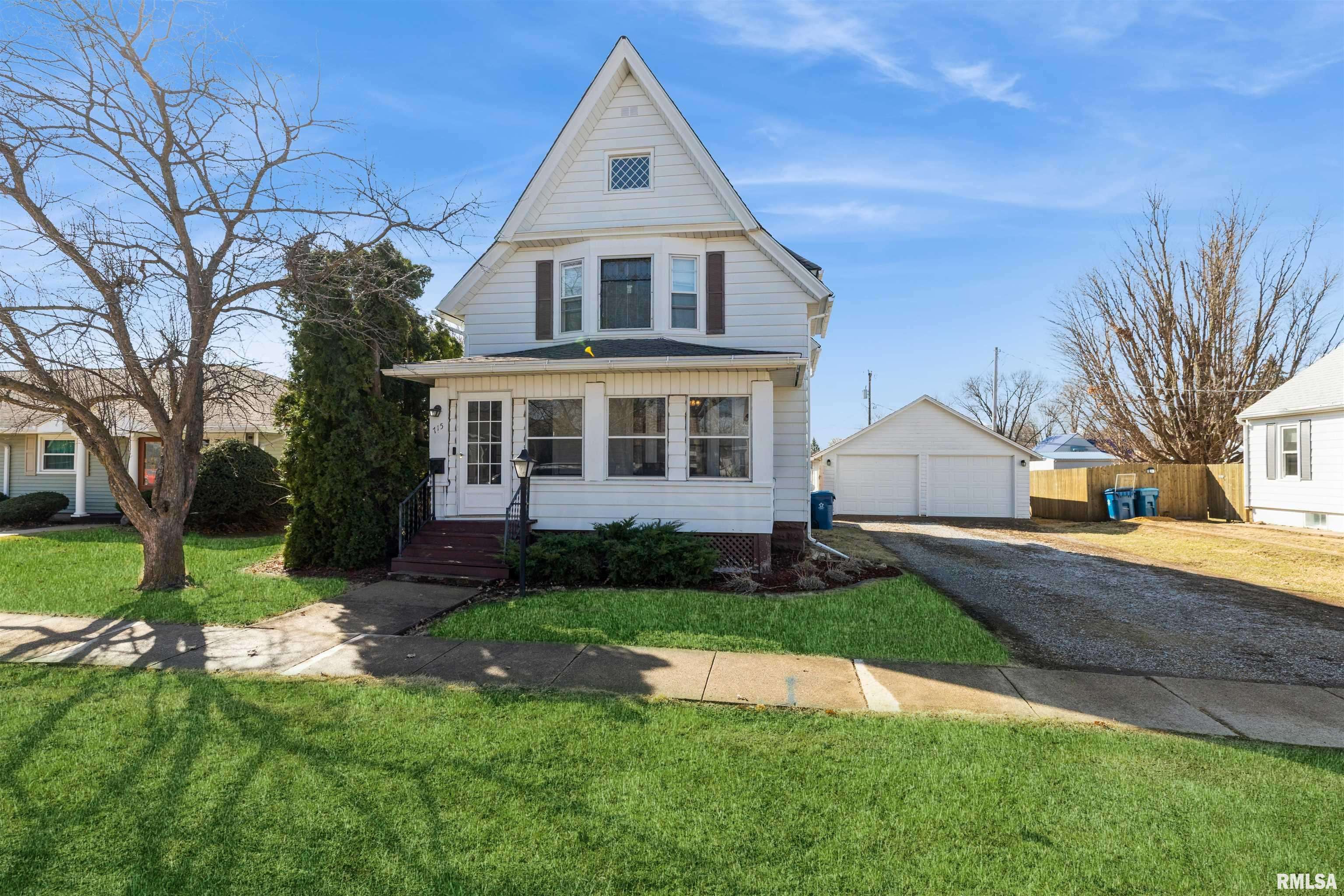 De Witt, IA 52742,715 5TH ST