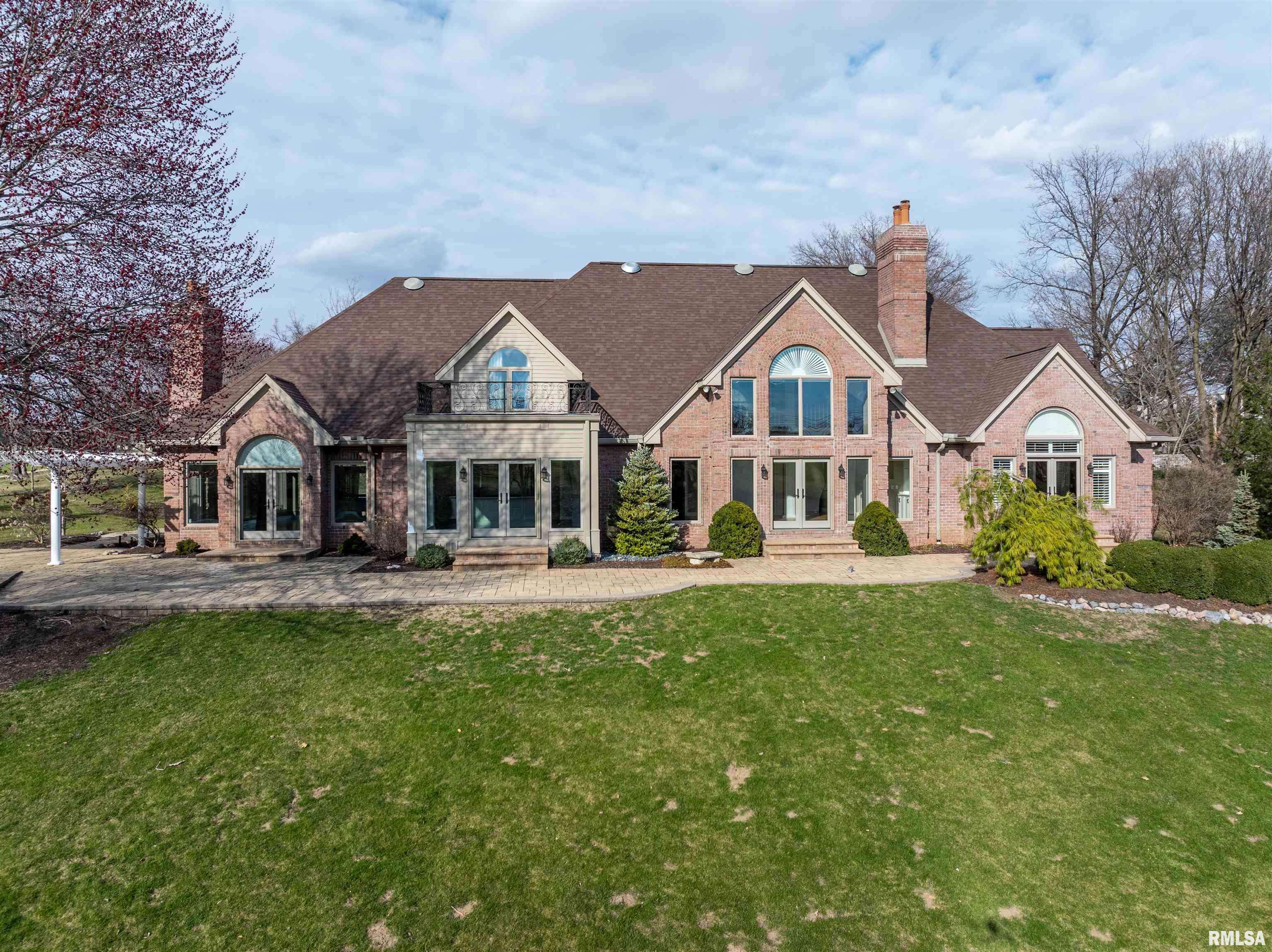 Bettendorf, IA 52722,6202 CROW VALLEY DR