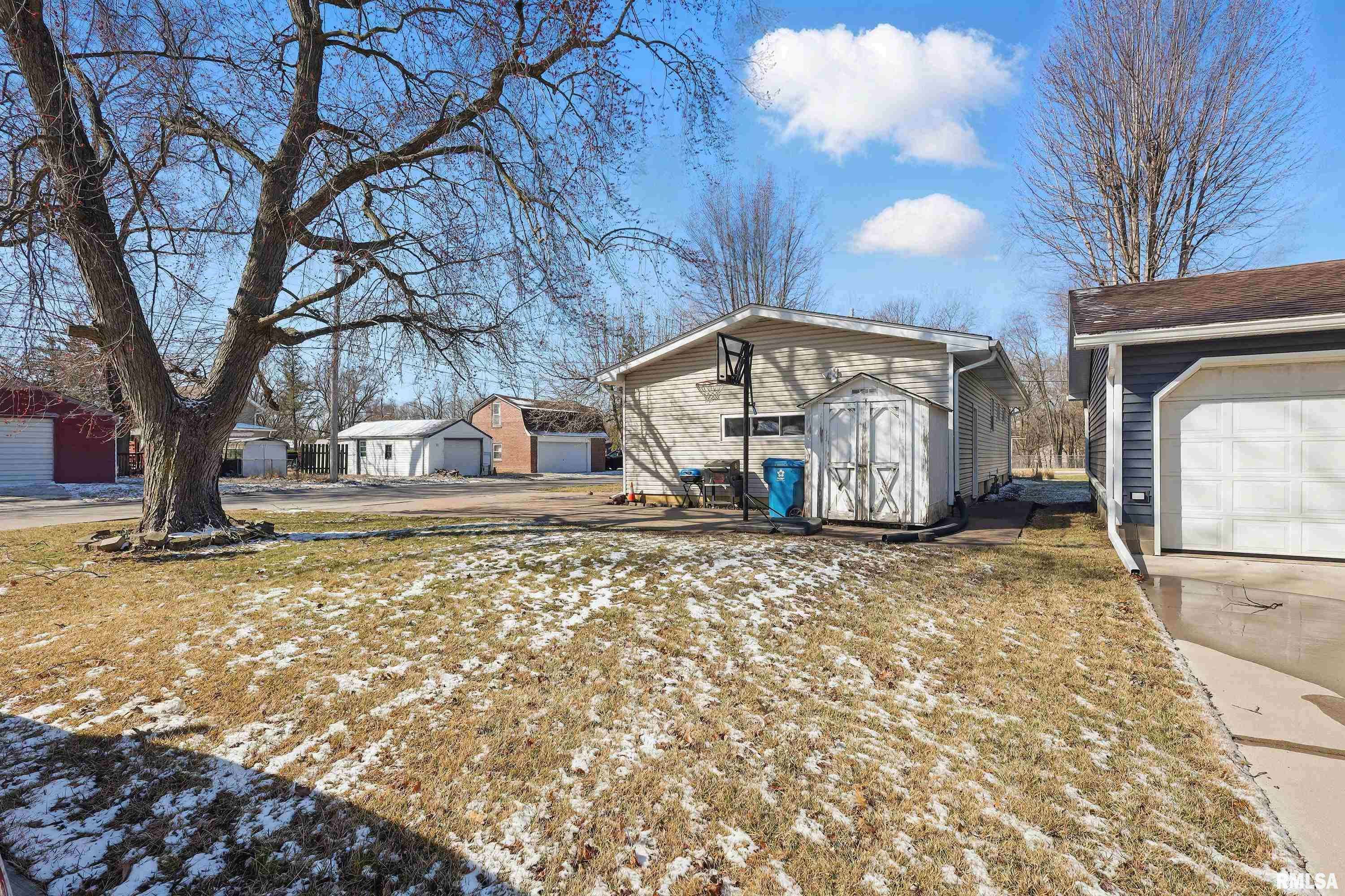 East Moline, IL 61244,105 27TH AVE