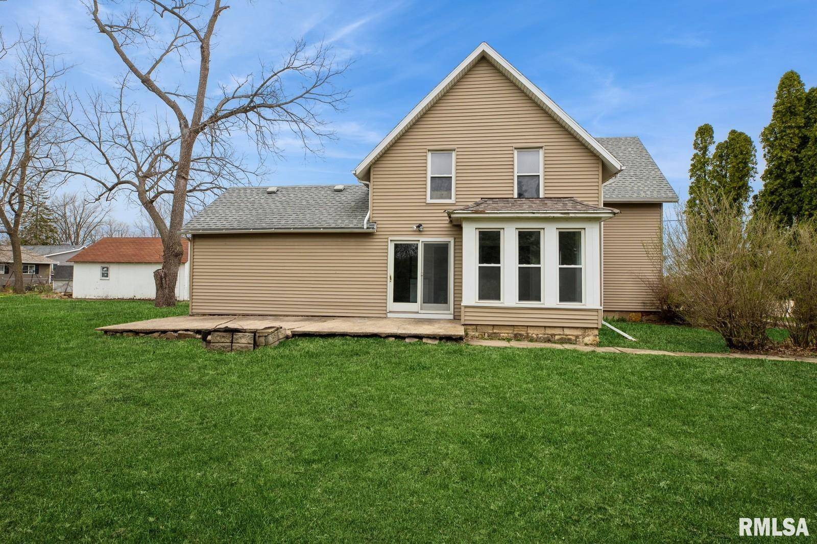 De Witt, IA 52742,315 6TH AVE