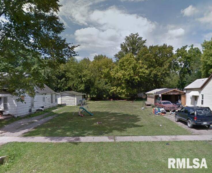 Duquoin, IL 62832,209 S WALNUT ST
