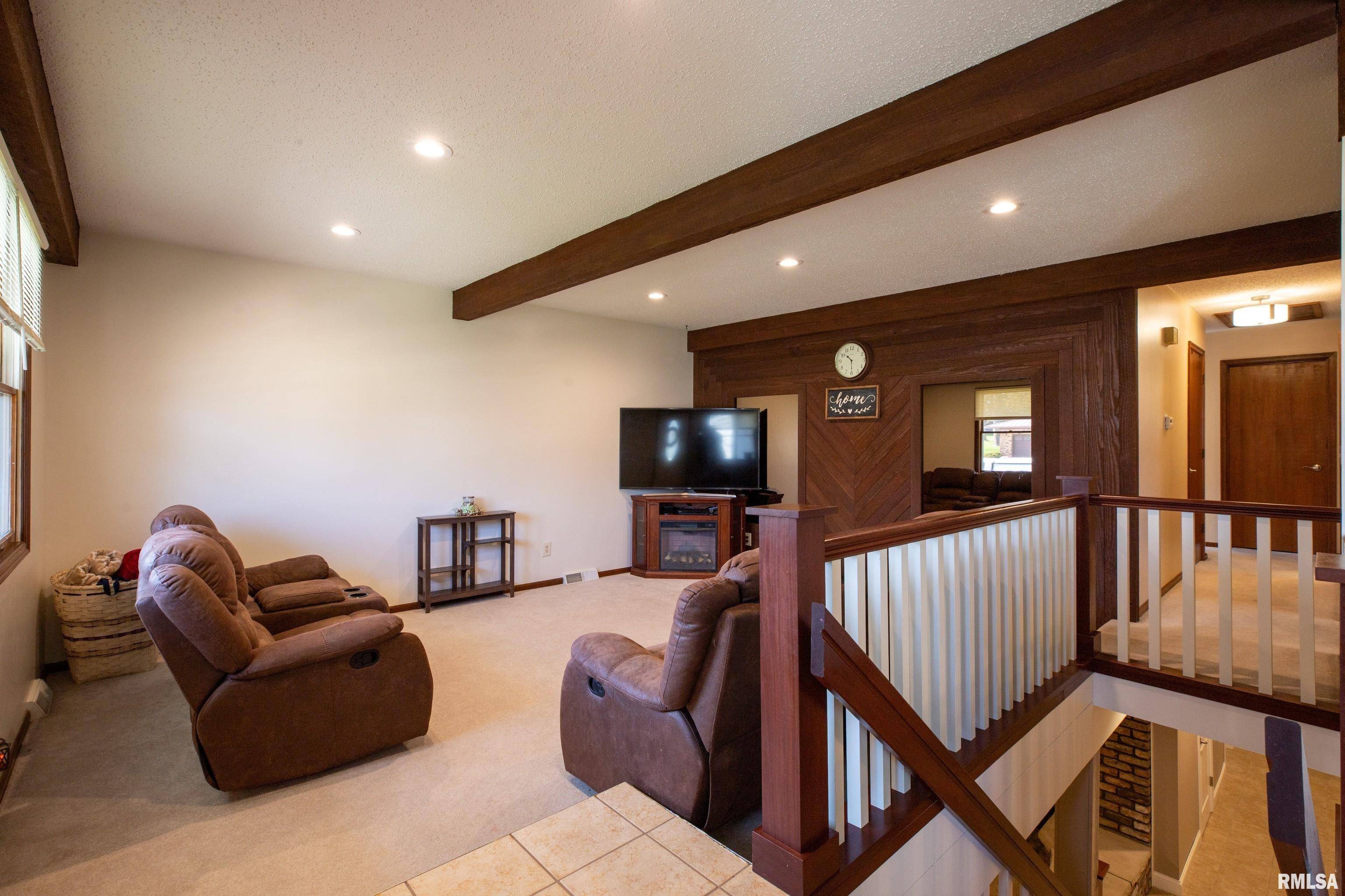 De Witt, IA 52742,923 BROOKVIEW DR