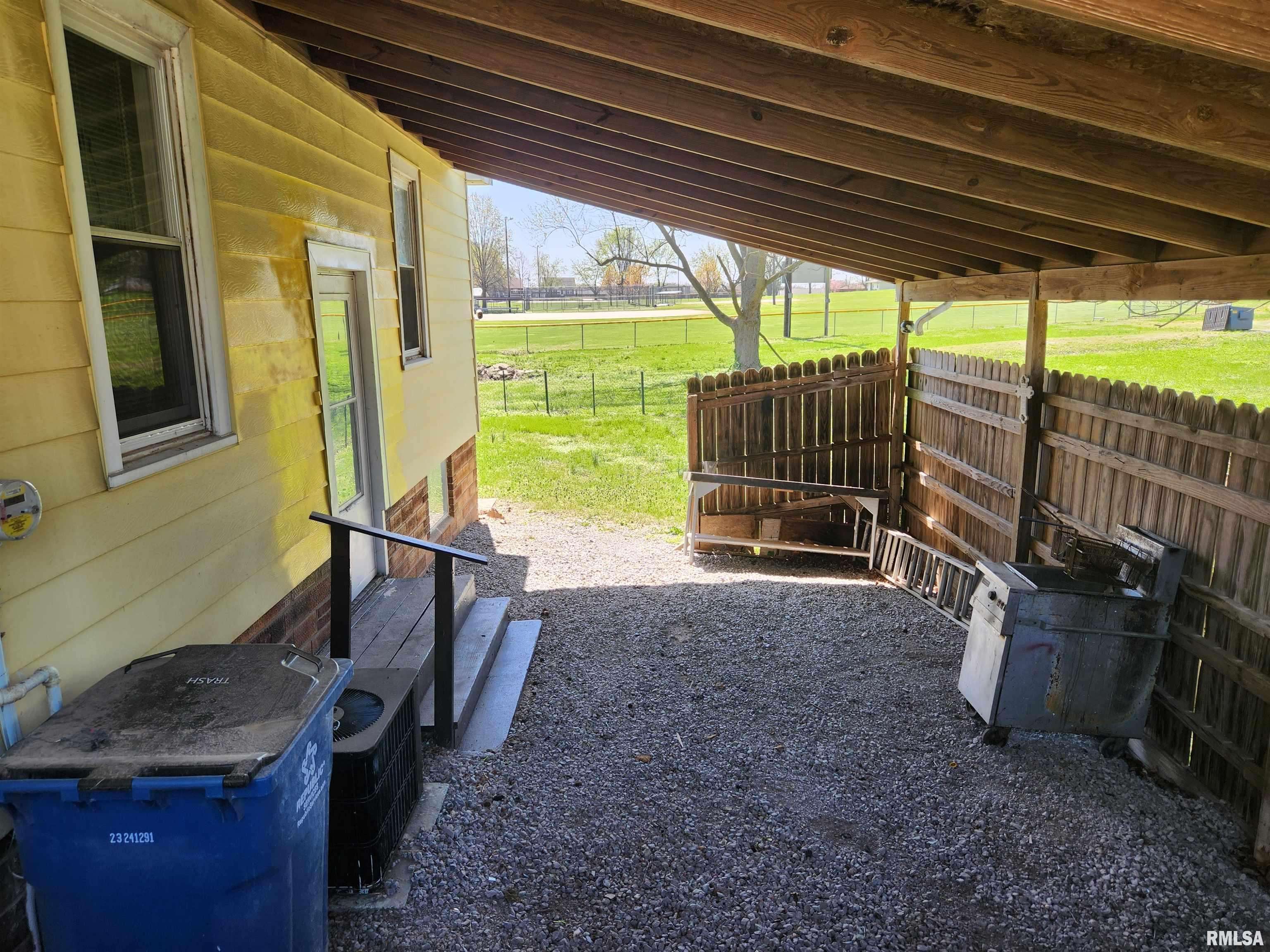 Ava, IL 62907,208 E DAVIS ST