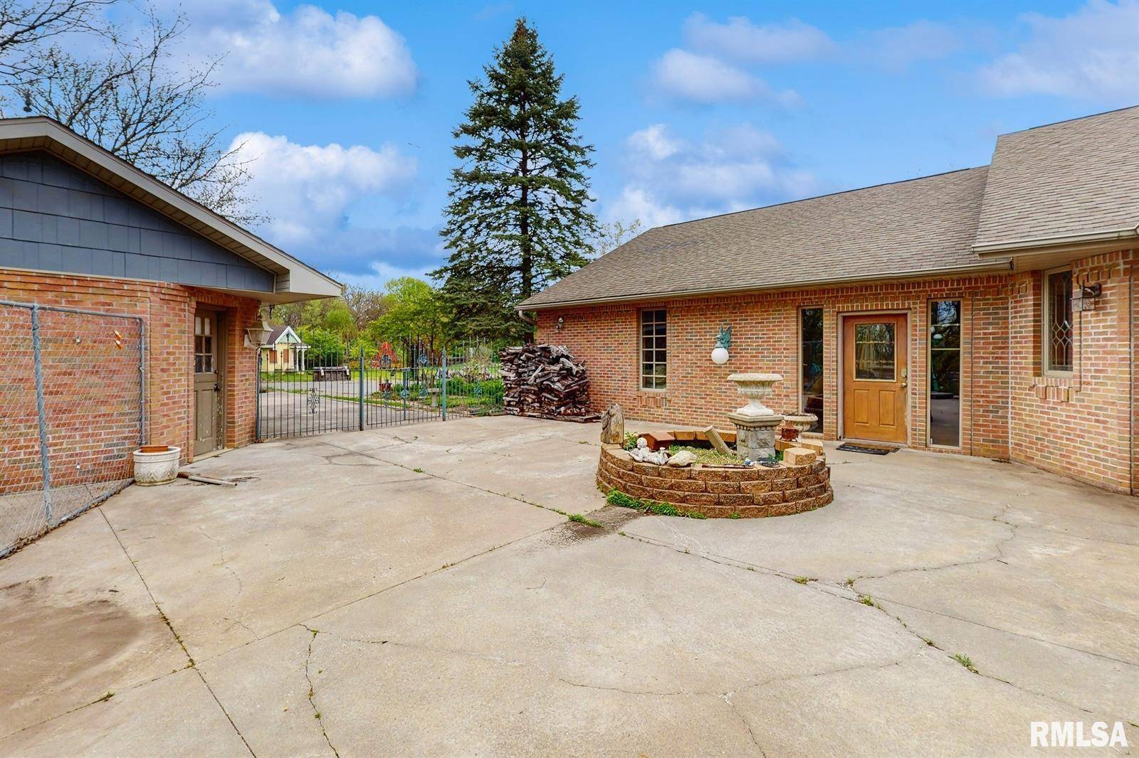 Clinton, IA 52732,315 N 9TH ST