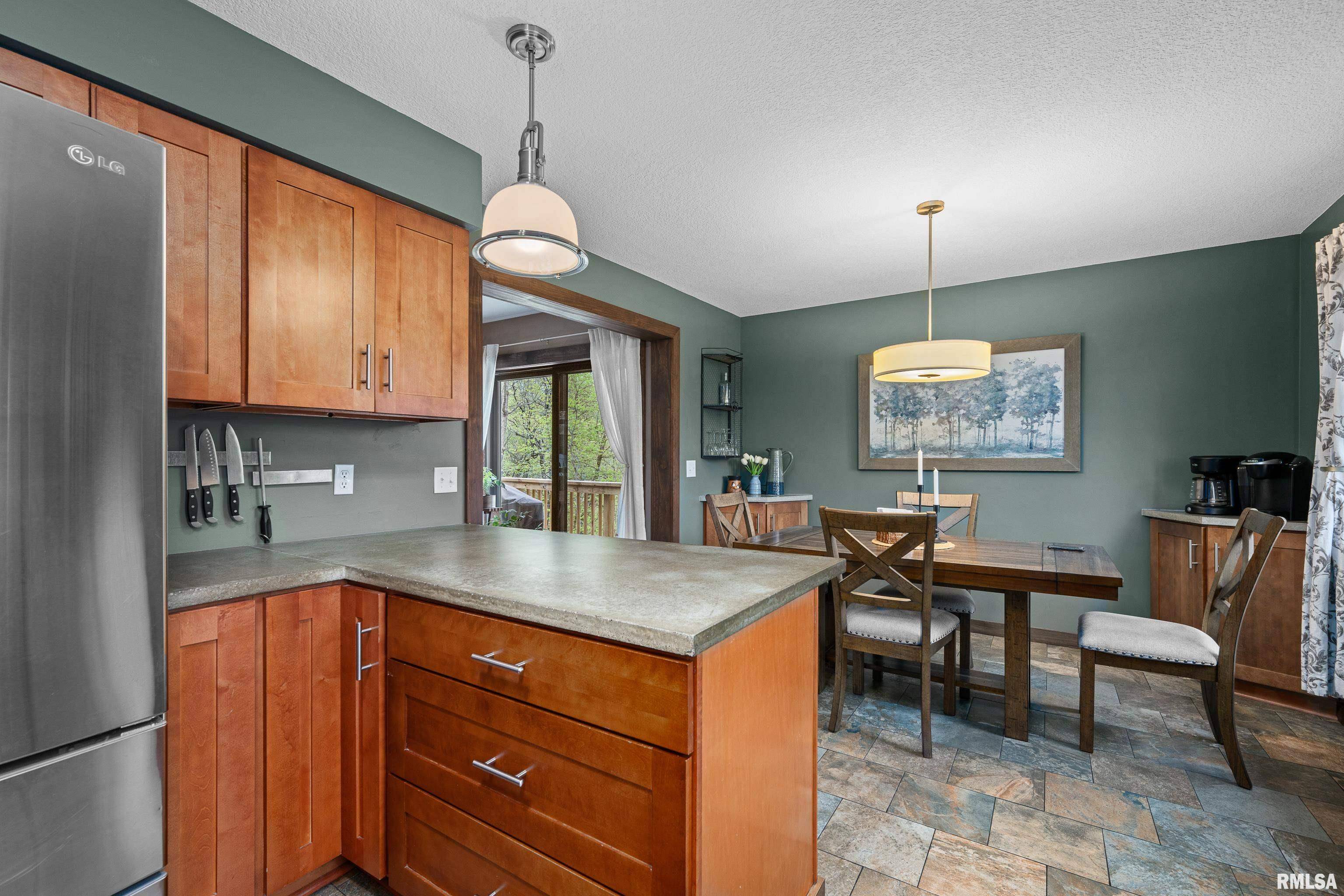 Coal Valley, IL 61240,703 1ST ST