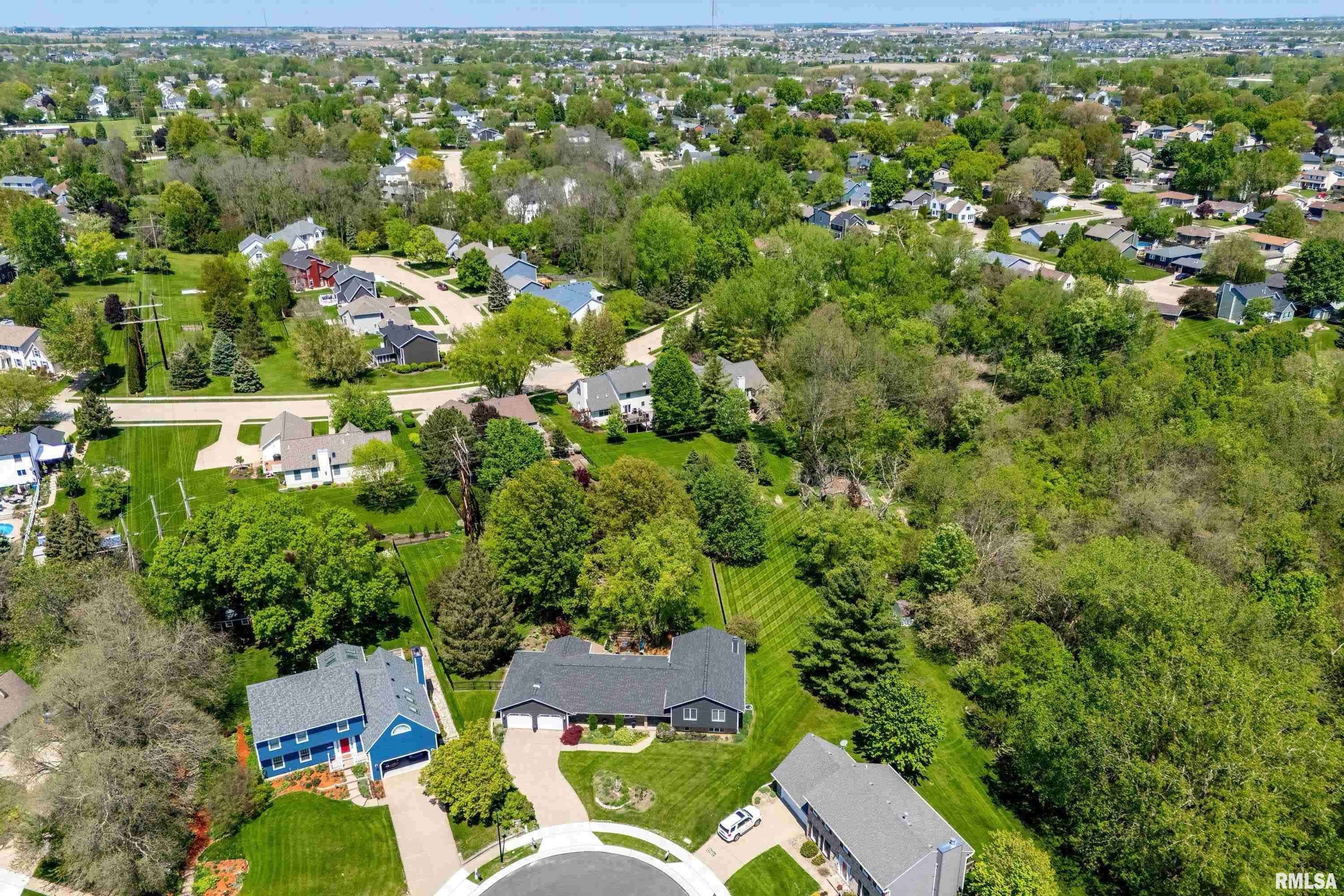 Bettendorf, IA 52722,4105 APPLE VALLEY DR
