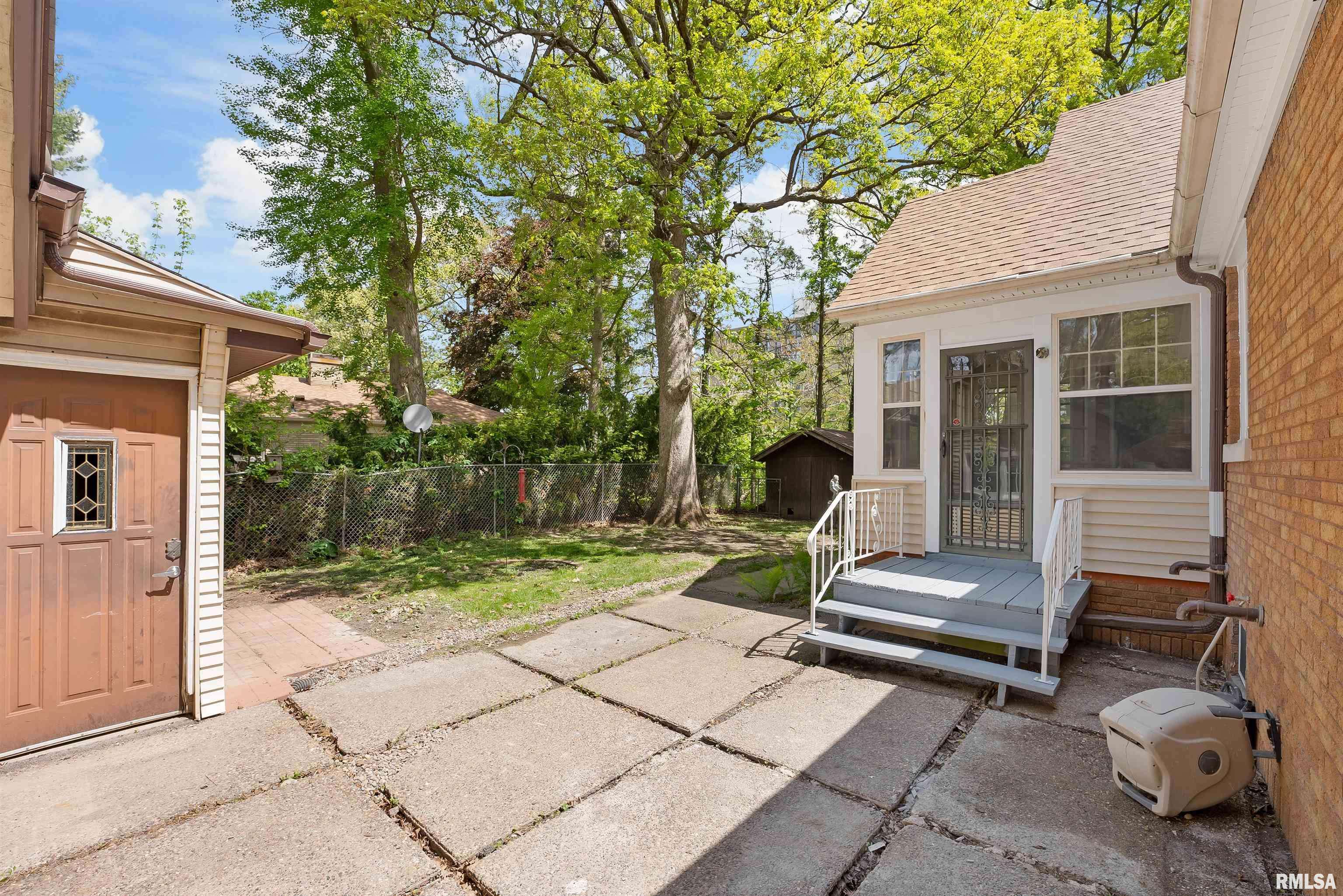 East Moline, IL 61244,1833 7TH ST