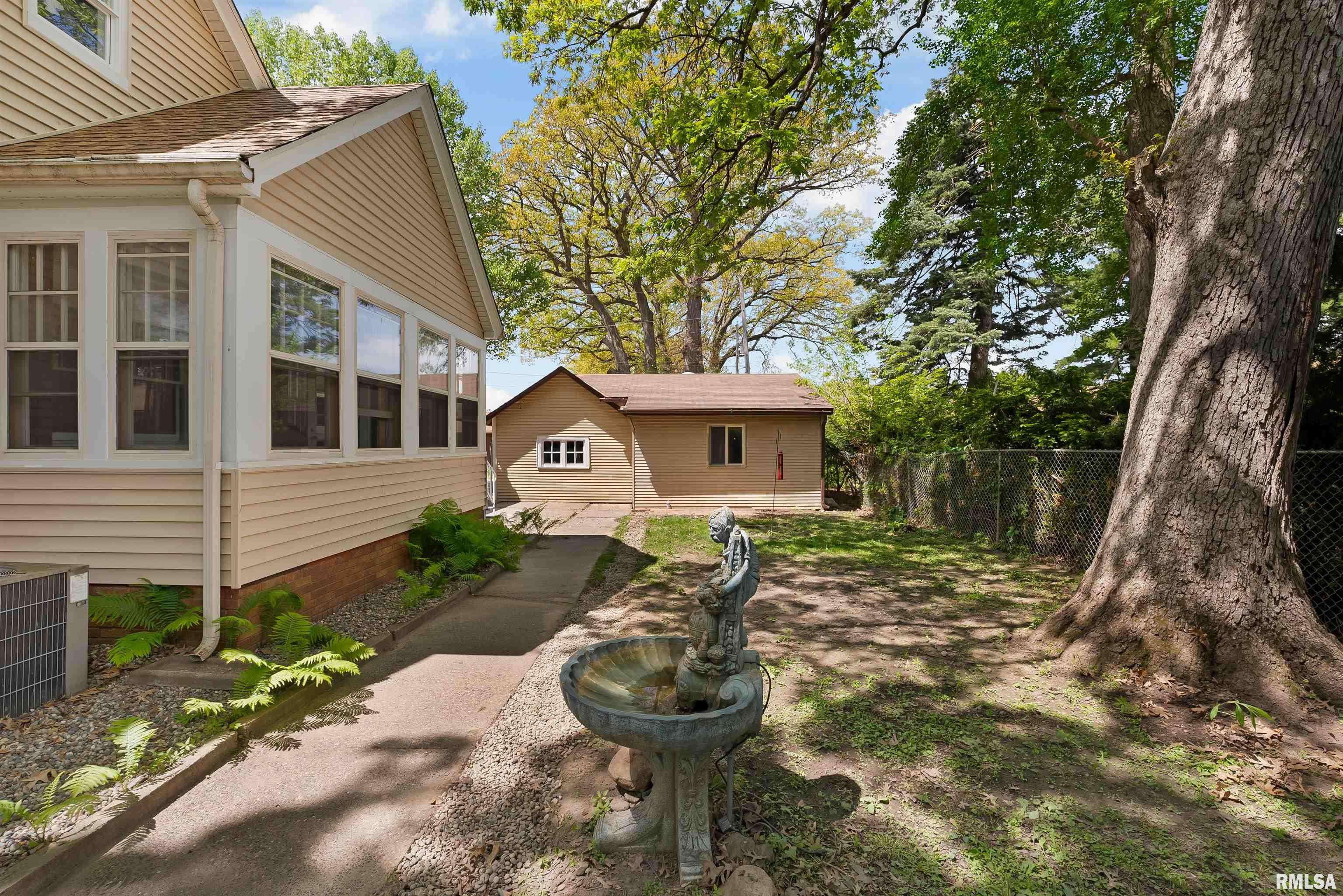 East Moline, IL 61244,1833 7TH ST