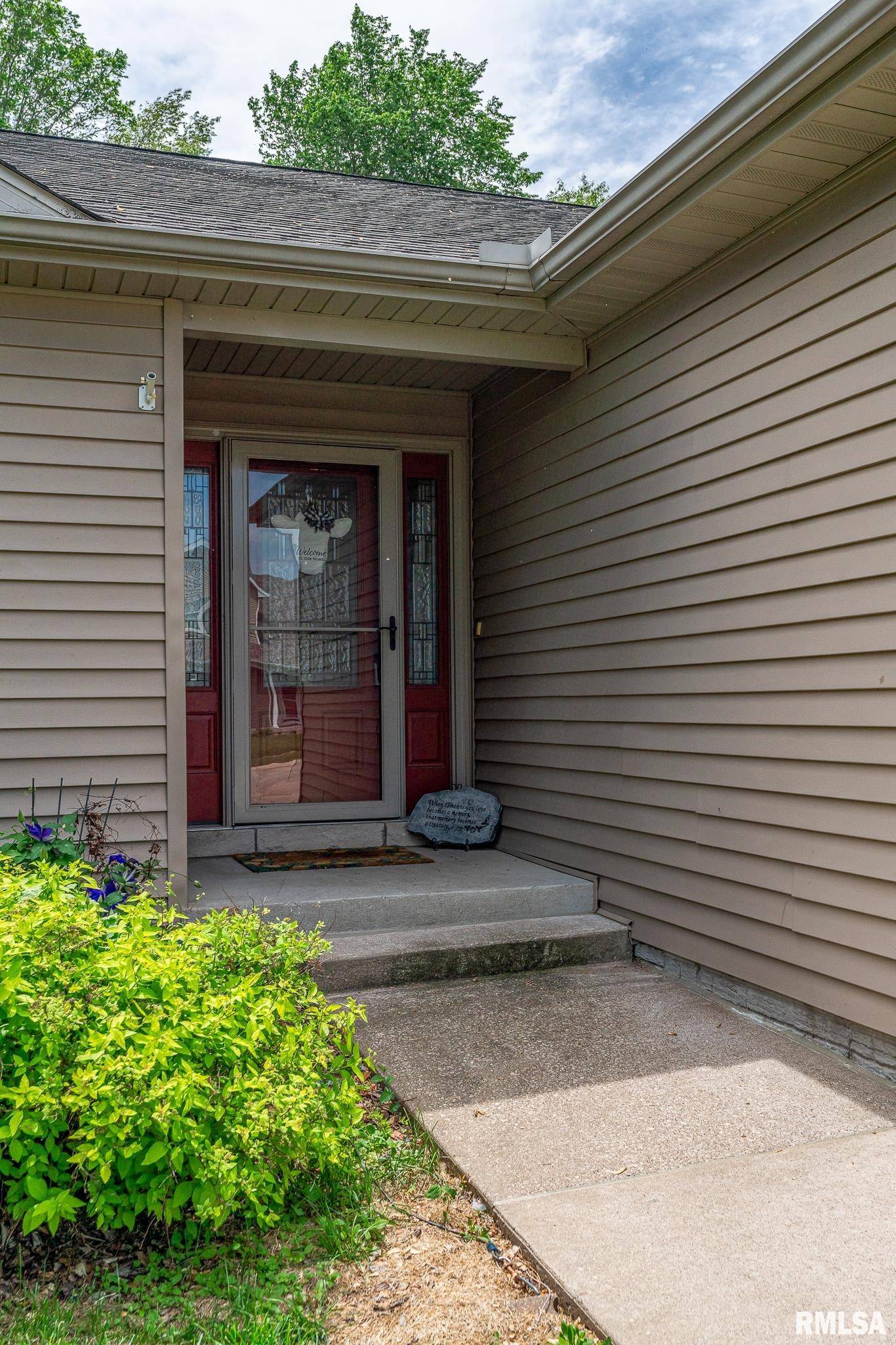 Le Claire, IA 52753,1004 Wild West DR