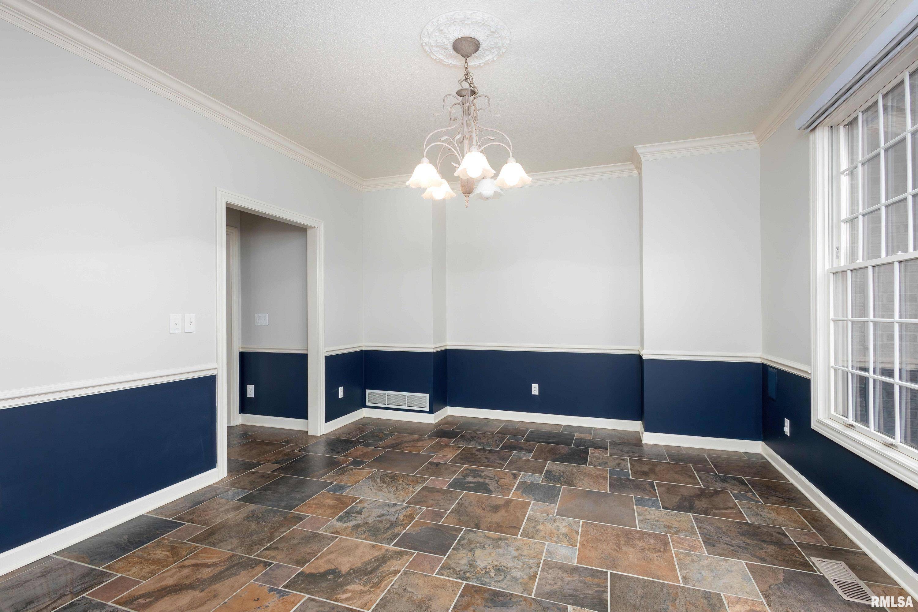 Bettendorf, IA 52722,6800 RIDGES CT