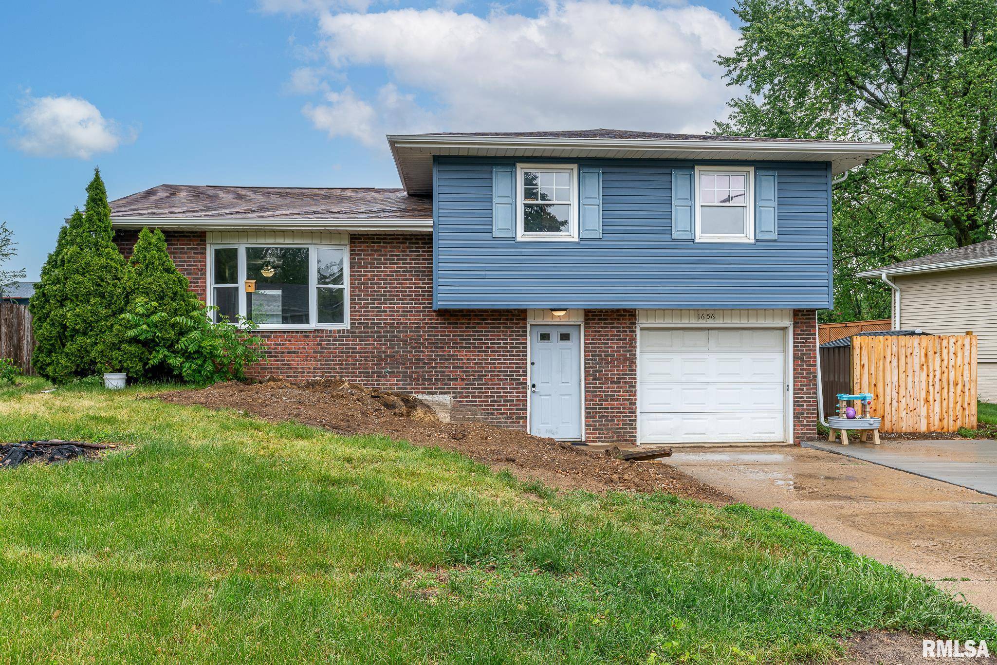 Davenport, IA 52806,1656 HITCHING POST LN